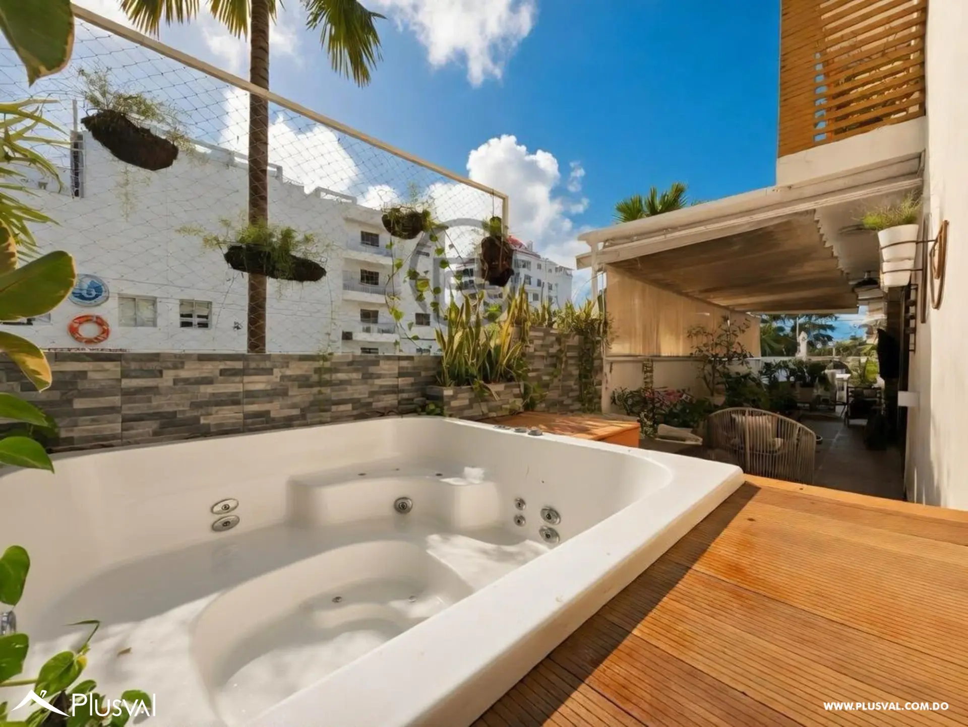 Amplio apartamento 2do nivel con terraza privada, en Evaristo Morales 515493