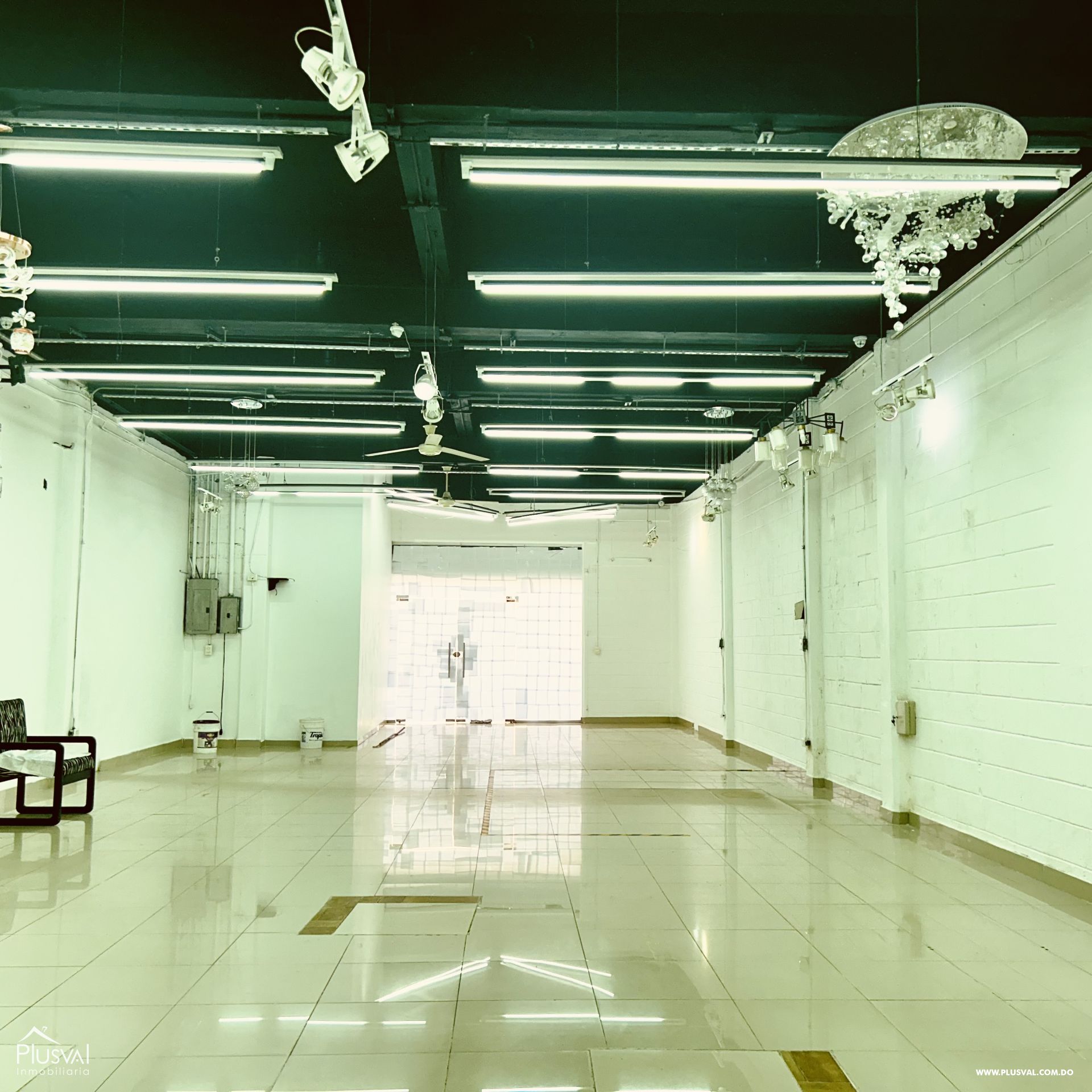 Local Showroom con Nave Comercial en Alquiler 433665