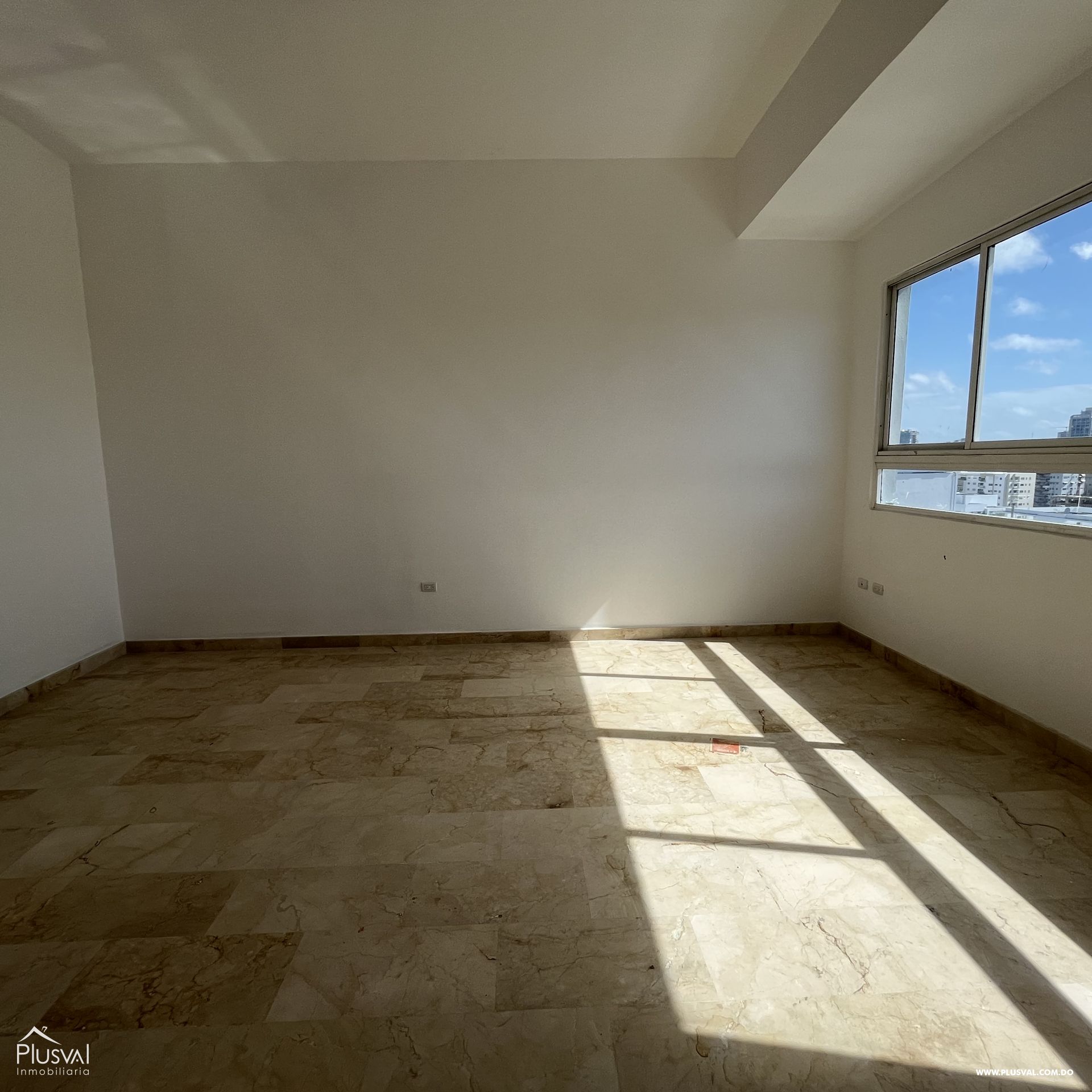 Venta de apartamento de 3 habitaciones en el sector de Evaristo Morales 293902