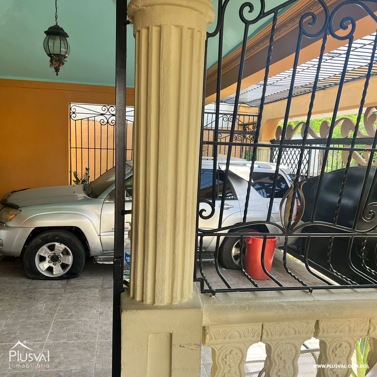 Casa en venta en Santo Domingo Este, mas una segunda casa con jacuzzi en el segundo piso. 381769