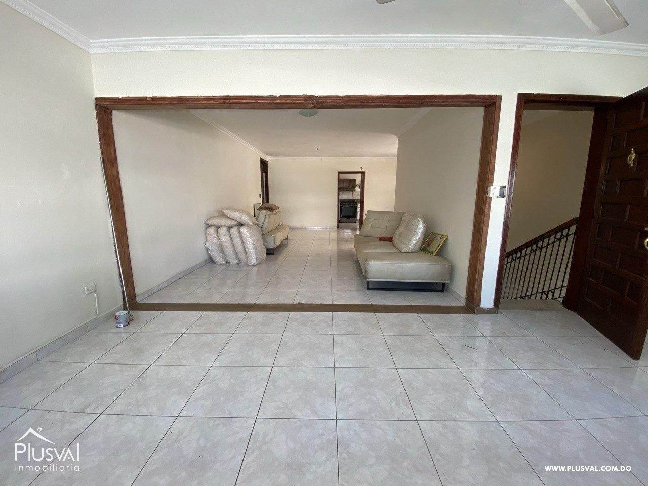 Local Comercial Amplio en Alquiler en Naco con Parqueos y Entrada Independiente 492063