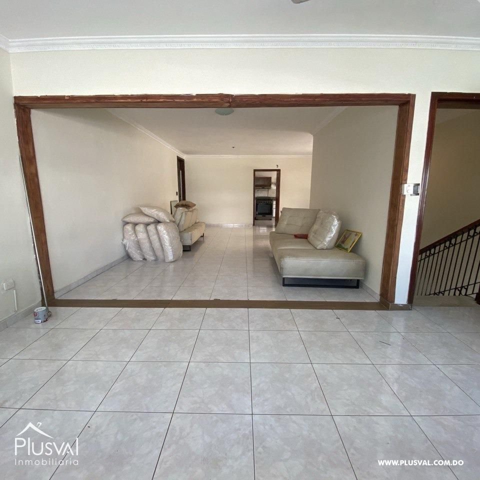 Local Comercial Amplio en Alquiler en Naco con Parqueos y Entrada Independiente 492063