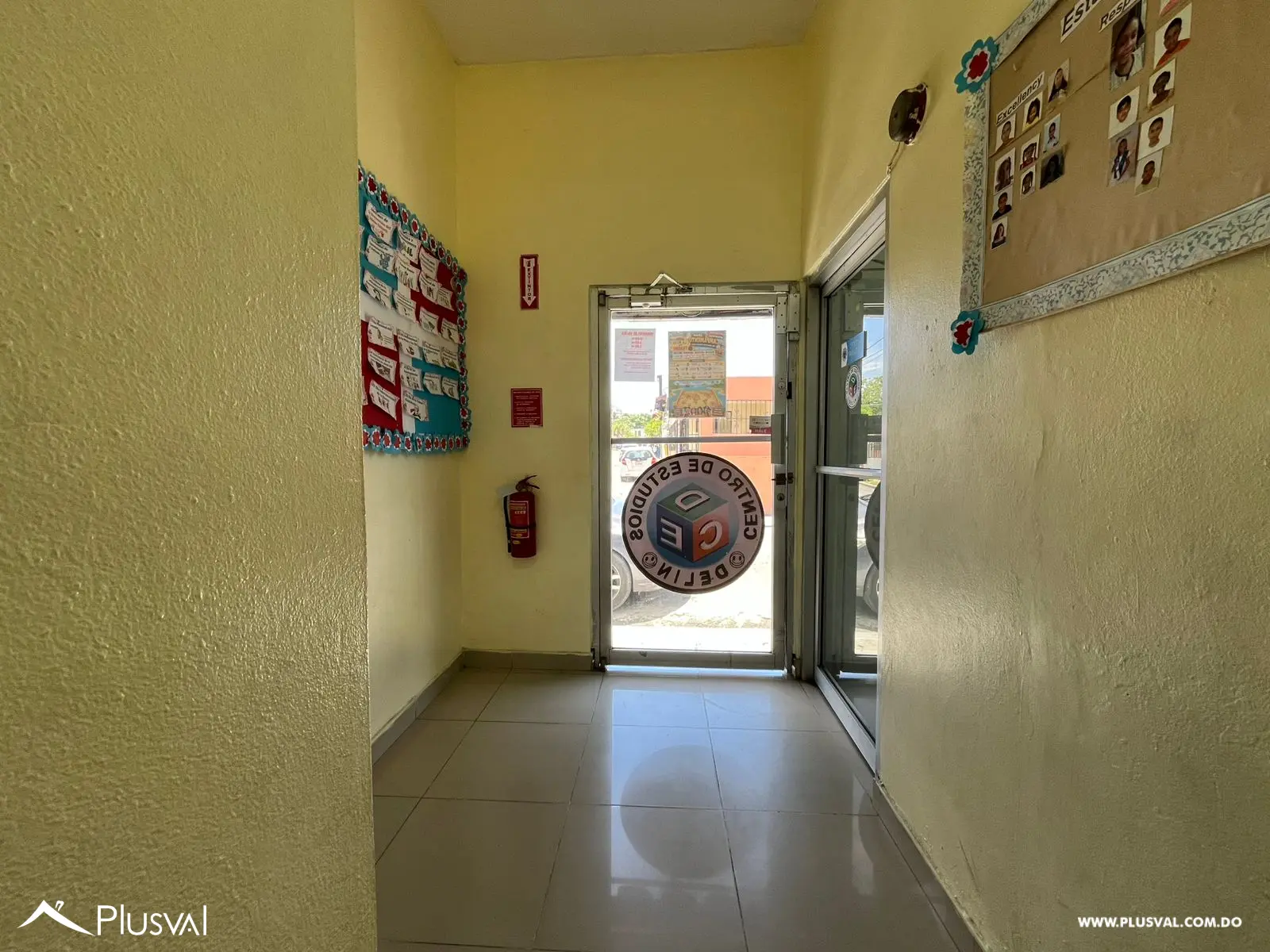 Edificio de 3 niveles con vocación comercial de venta en Engombe 508789