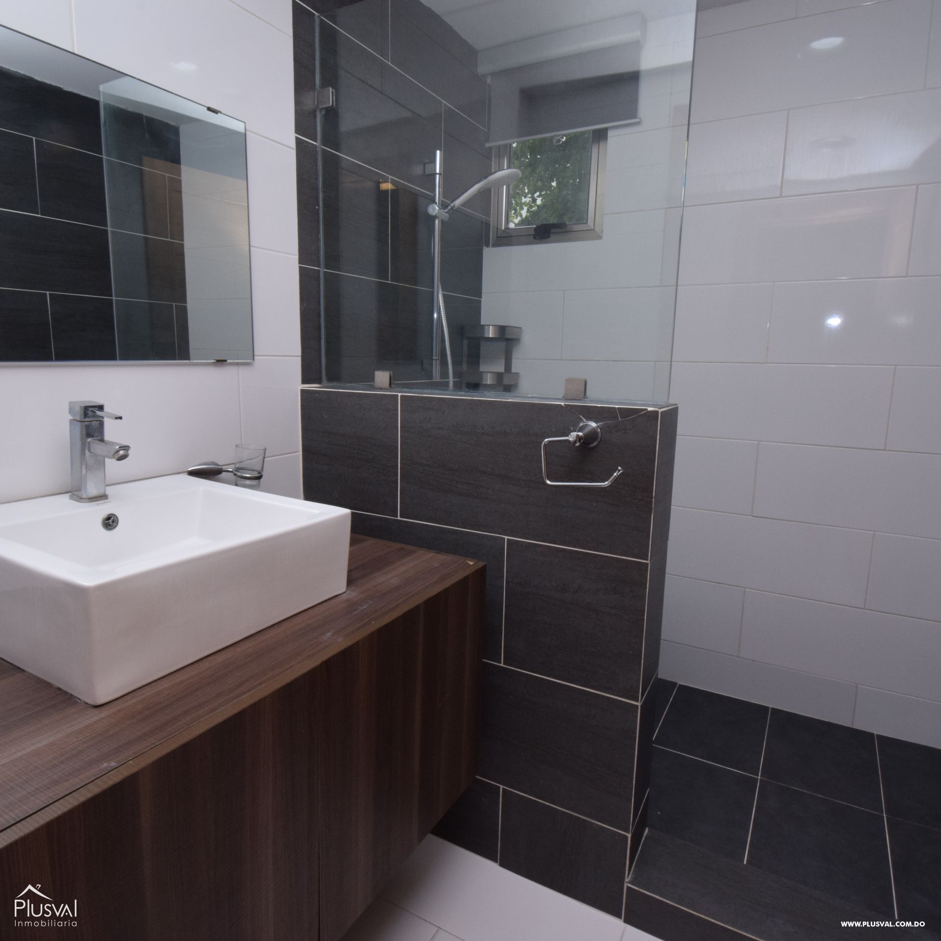 Amplio apartamento en alquiler vacio en Naco 214182