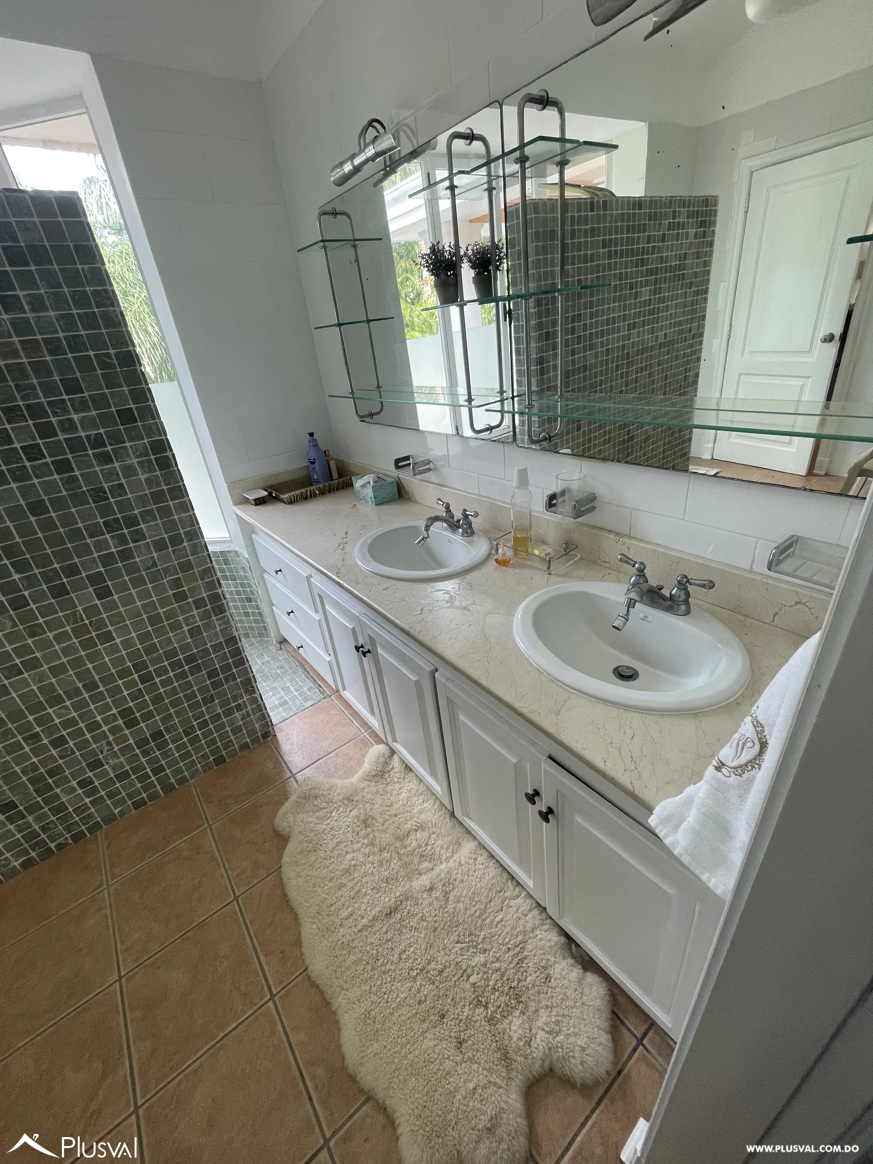 Townhouse amueblado en Metro Country Club – Listo para vivirlo 473764