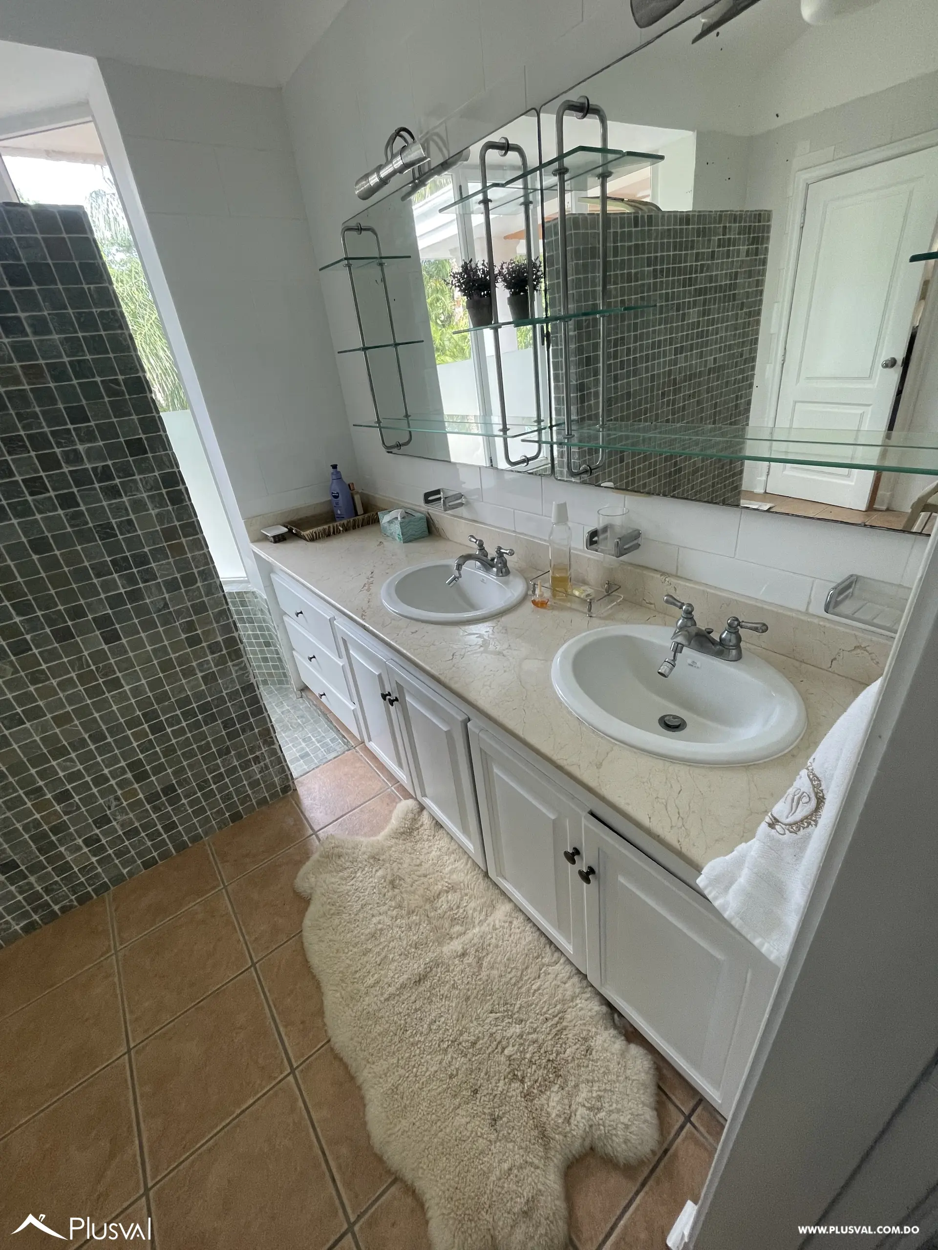 Townhouse amueblado en Metro Country Club – Listo para vivirlo 473764