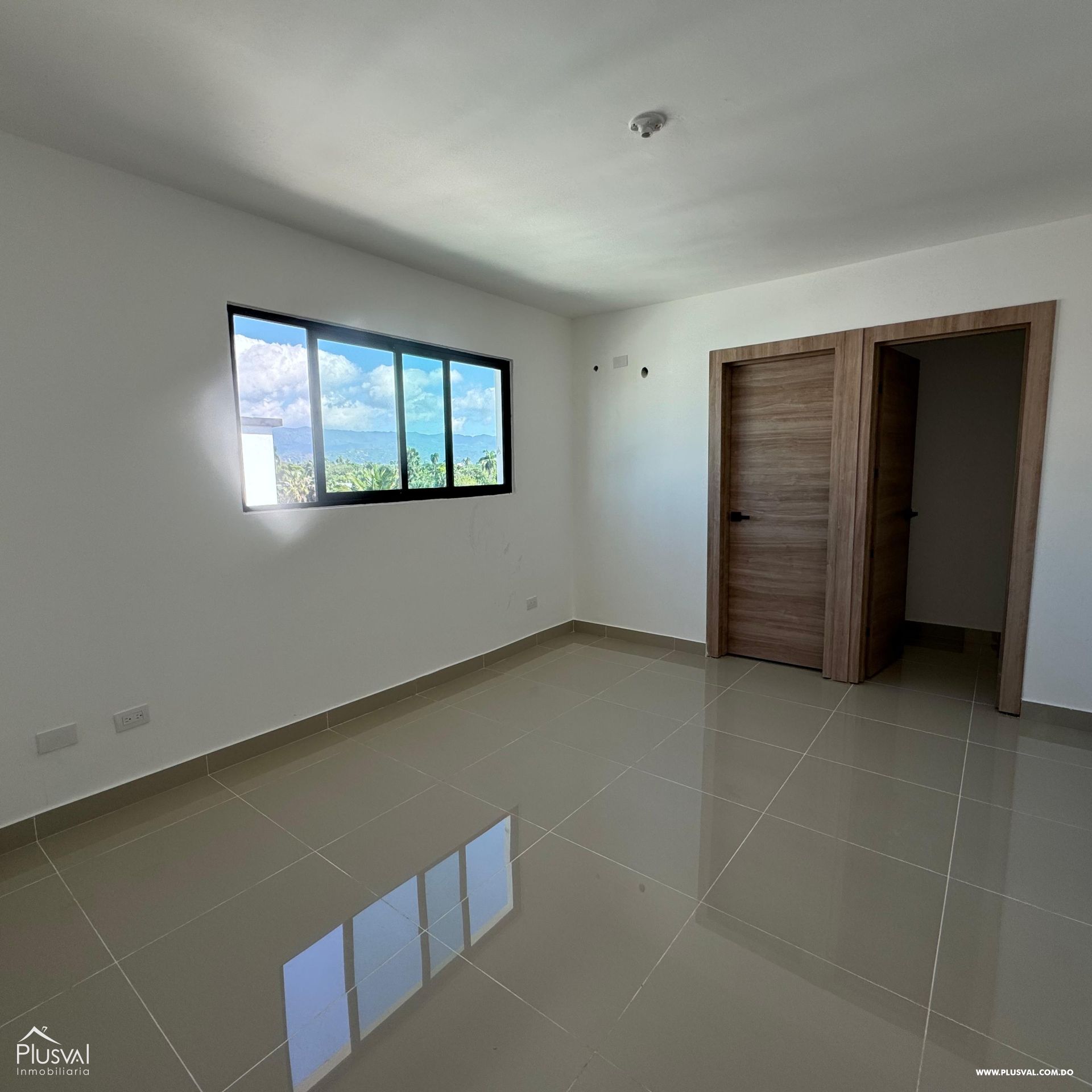 Apartamento próximo a la Carretera Duarte con terraza en el quinto nivel, jacuzzi y habitación adicional 405692