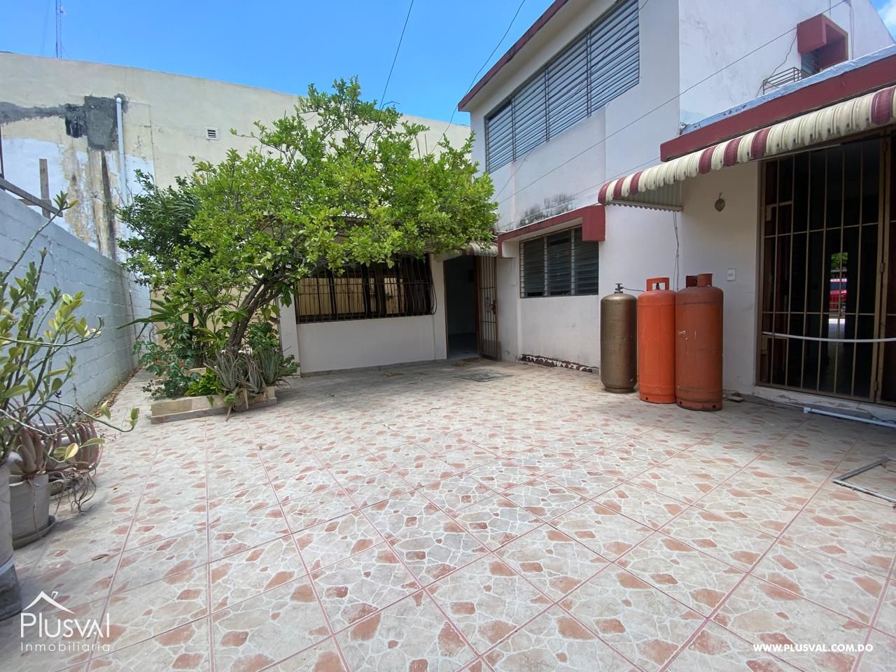 Casa de Dos Niveles en Zona Céntrica con Potencial para Rediseñar 452353