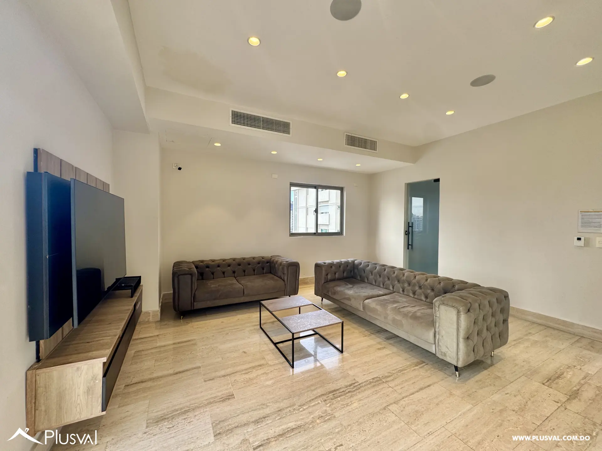 Alquilo Maravilloso Apartamento en  Piso Alto en el Corazon de Naco 527545