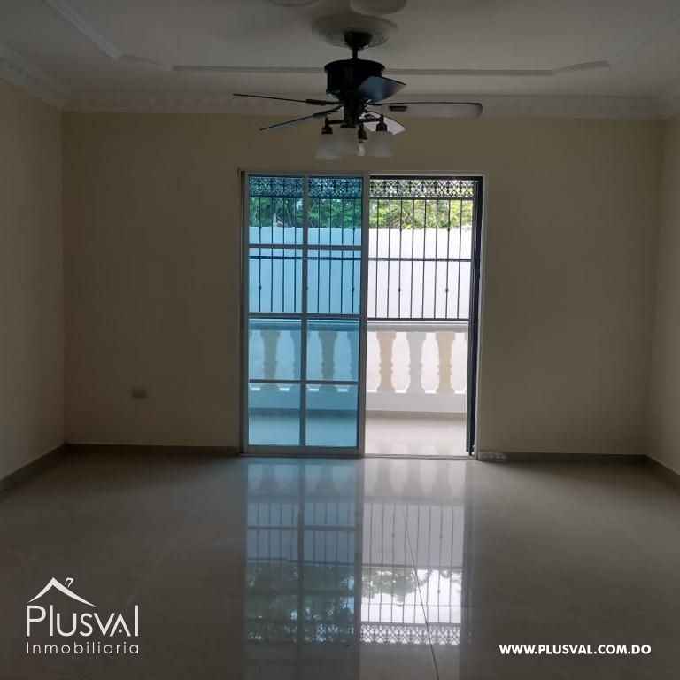 Amplia casa de dos niveles en venta en excelente zona 301979
