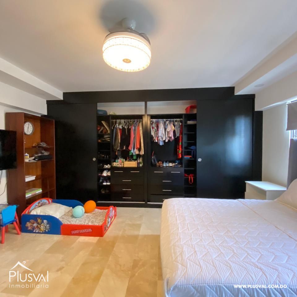 Venta de Elegante Apartamento en Cacicazgos: Espacioso, Iluminado y con Pisos de Mármol 384561