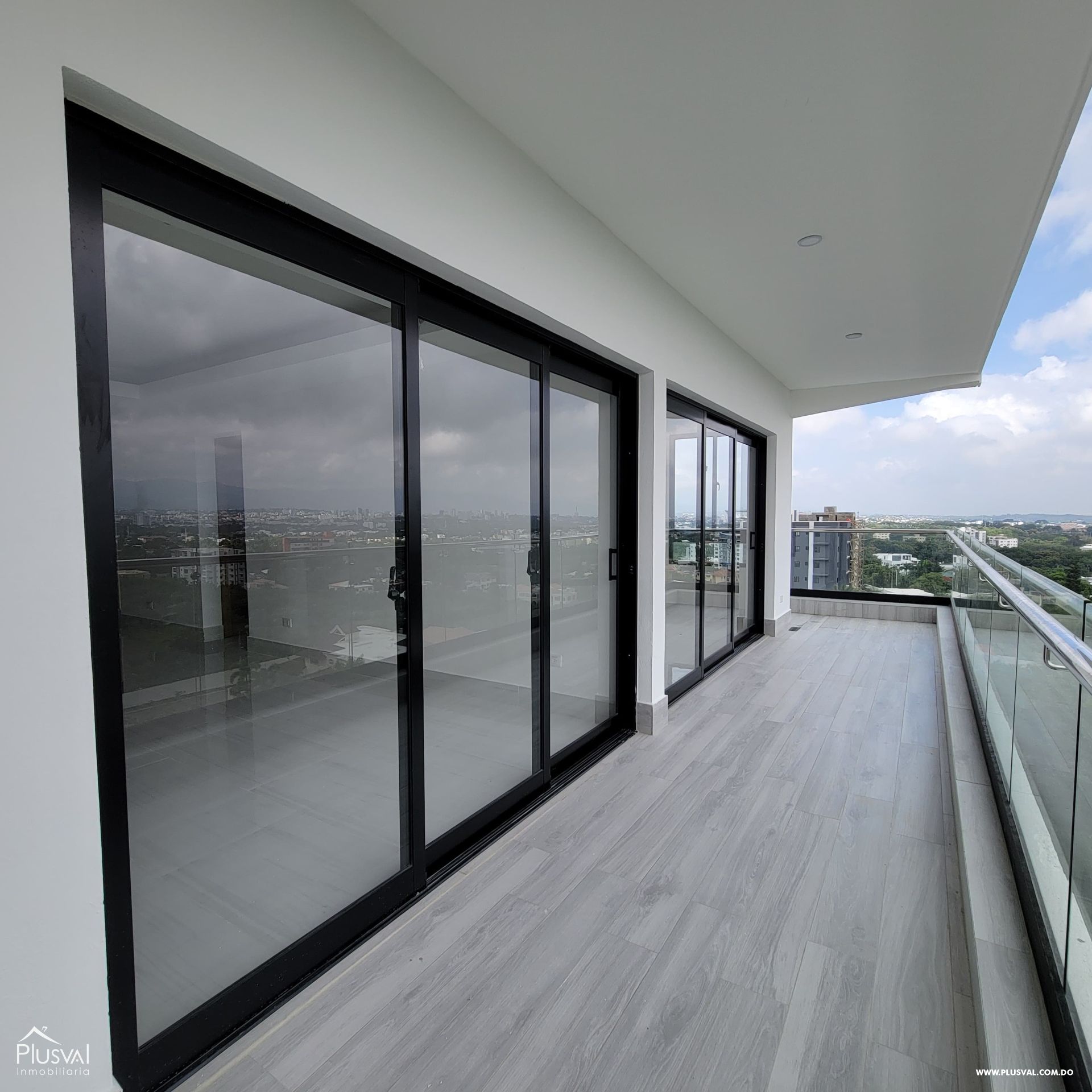 Exclusivo proyecto residencial en venta en la urbanización Thomén 382711