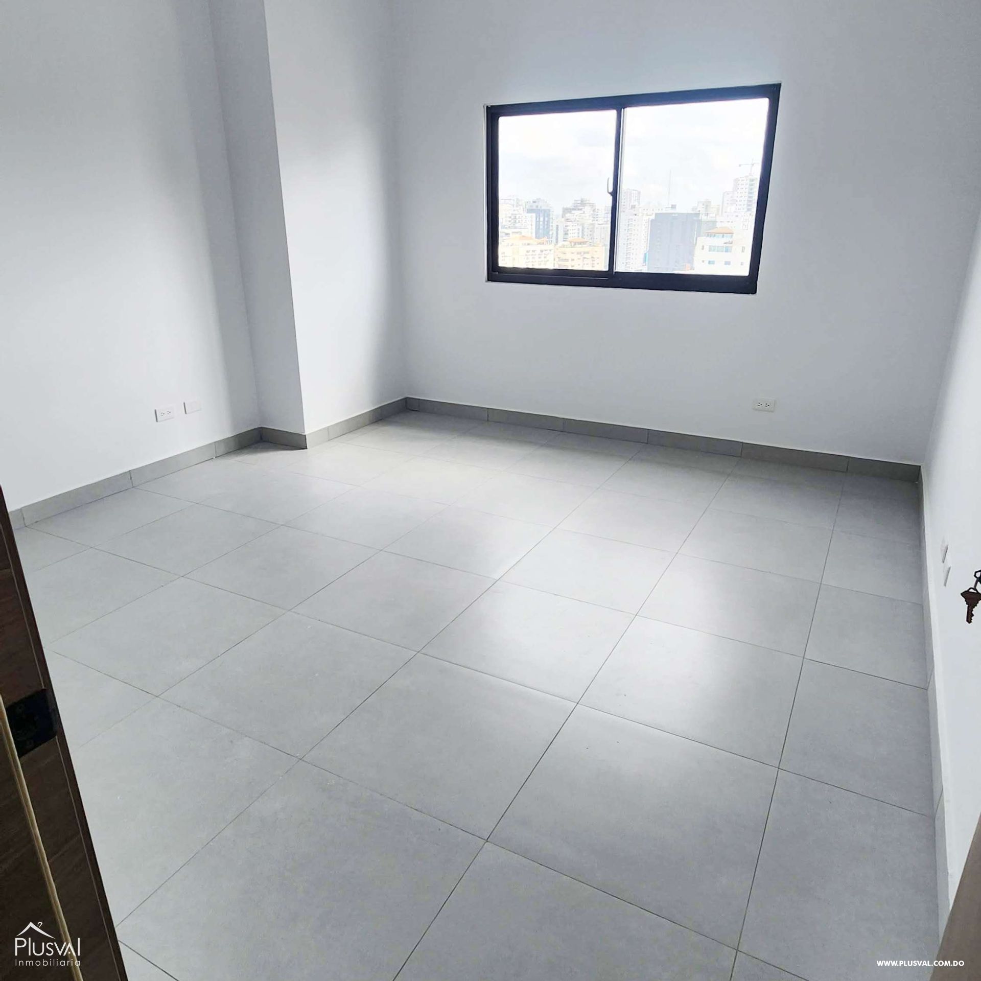 Apartamento piso alto con LB completa 383110