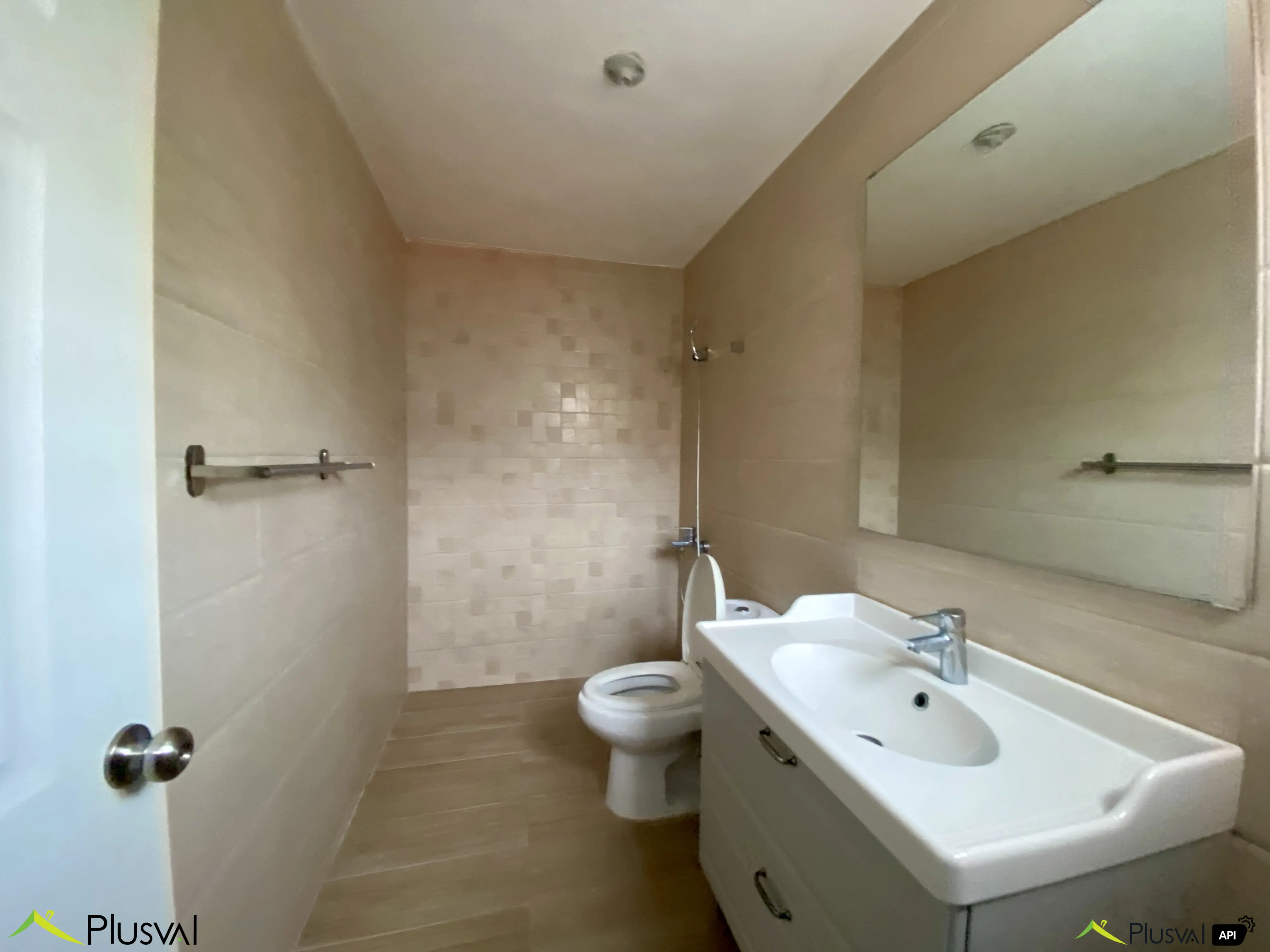 Casa Comercial de Dos Niveles en Alquiler en Urbanización Fernández – Ideal para Oficinas o Negocio 450700