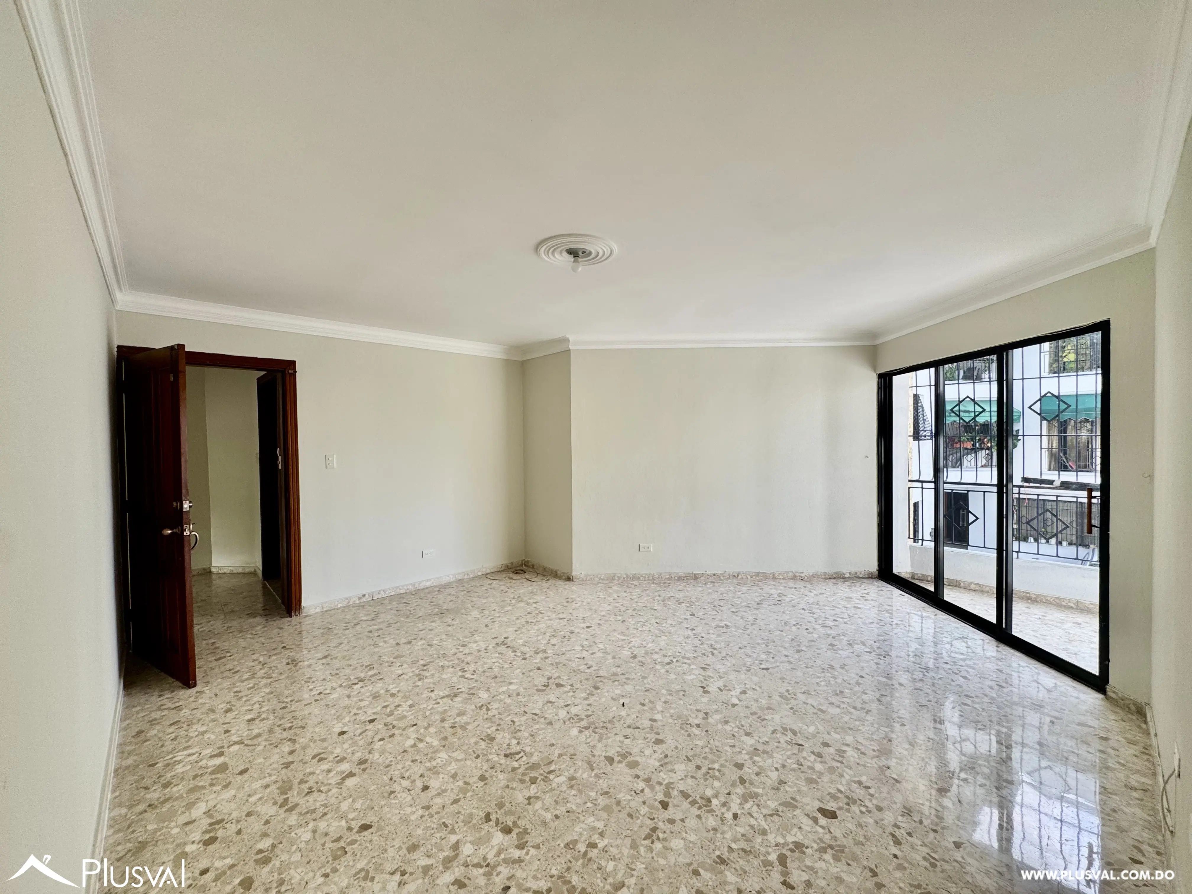 Alquilo Amplio Apto Clásico en Naco 494274