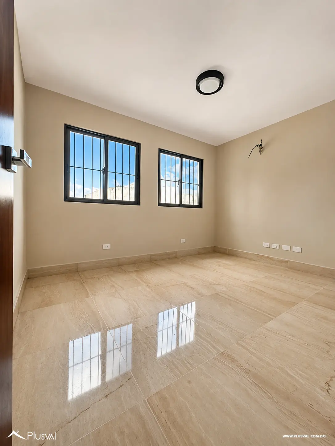 Casa en alquiler en Ensanche Paraíso | Uso residencial o comercial 520031