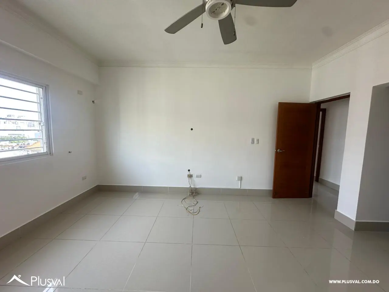 Alquiler de apartamento de 3 habitaciones en Evaristo Morales 470017