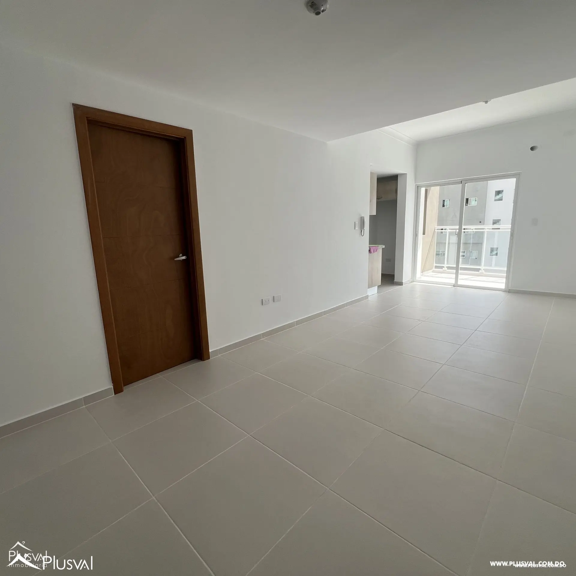 Amplio apartamento para alquiler en Evaristo Morales. 472763