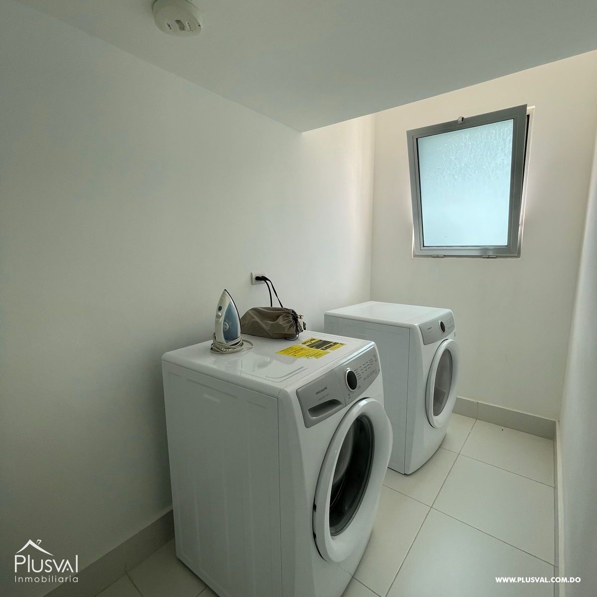 Exclusivo Penthouse de 2 niveles en Proyecto Cerrado Frente al Mar. 230414