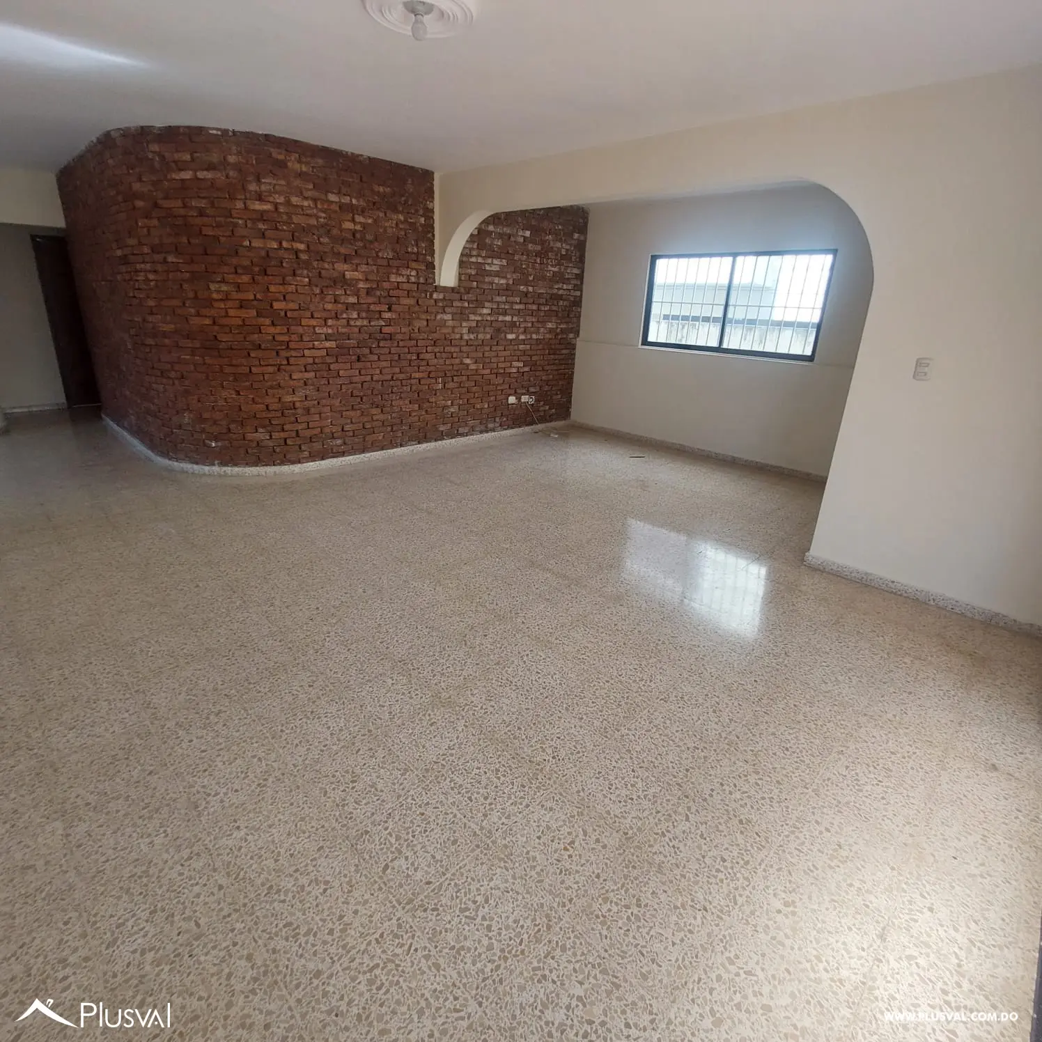 Apartamento clasico con terraza privada y balcon 463004