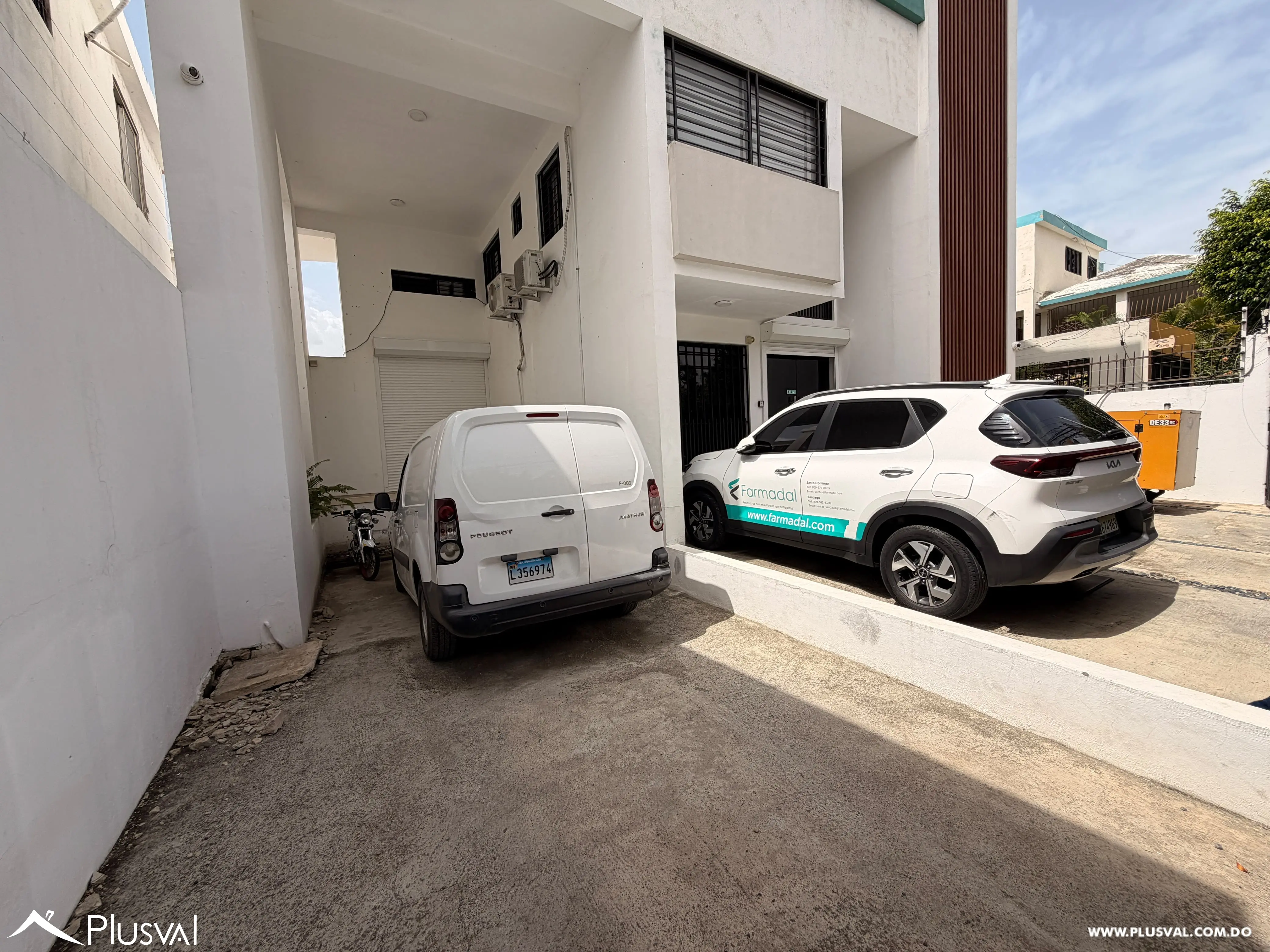 Amplio Local Comercial de 3 Niveles en Alquiler en Santiago 523452