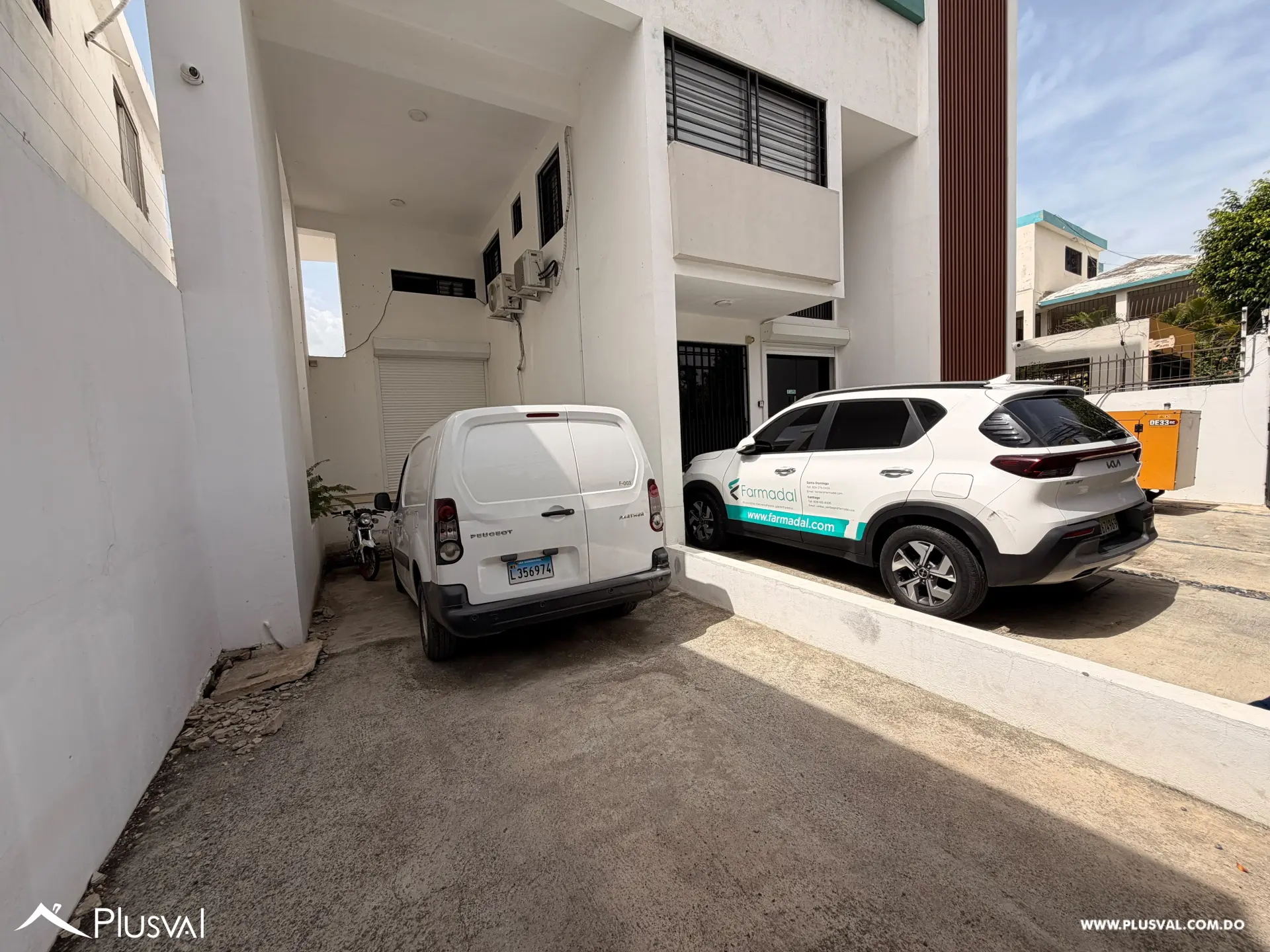 Amplio Local Comercial de 3 Niveles en Alquiler en Santiago 523452