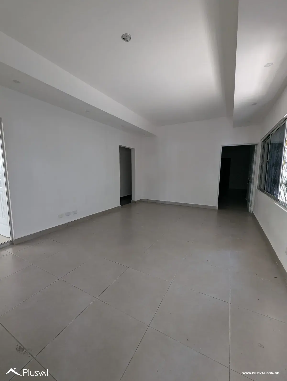 Se alquila casa para fines comerciales. 502717