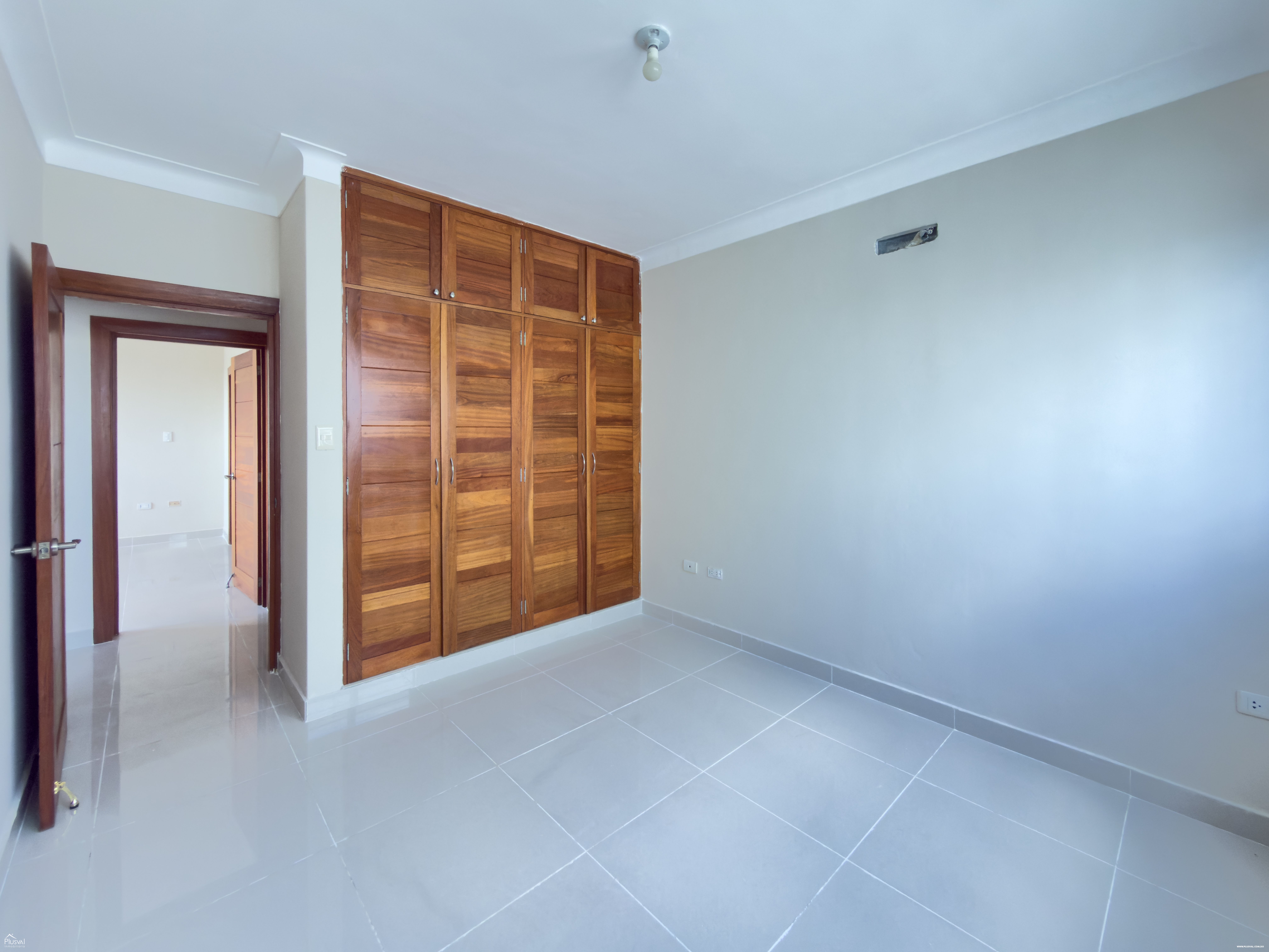 Apartamento en Alquiler 6to nivel en Los Restauradores con 3 Habitaciones 476341