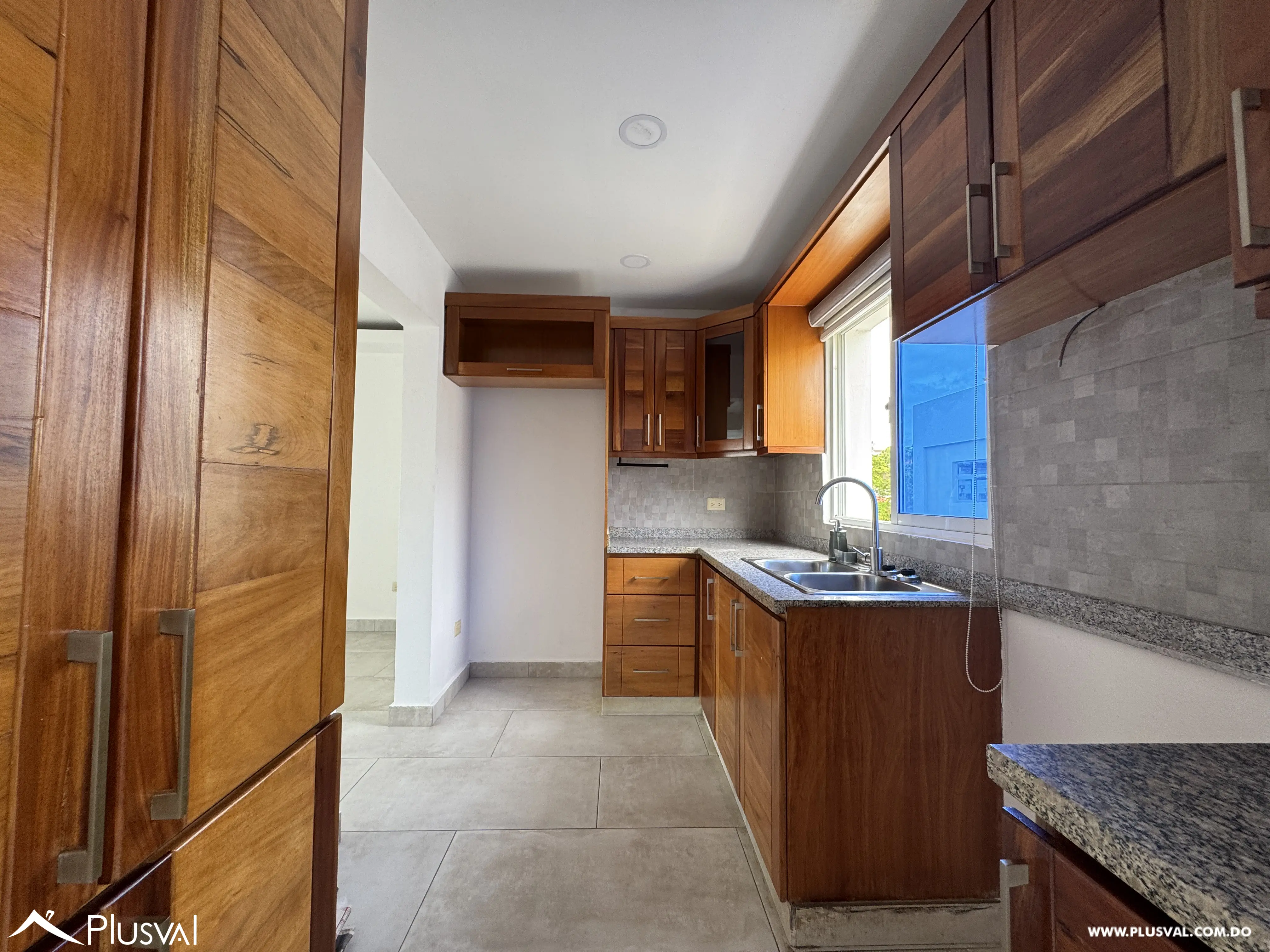 Penthouse en alquiler de 3 habitaciones con terraza en Altos de Arroyo Hondo 462849