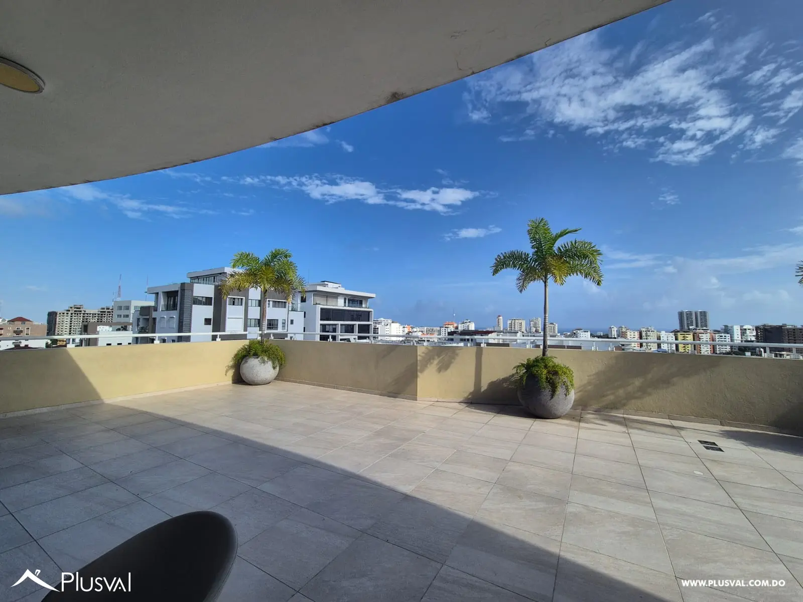 Hermoso apartamento en alquiler amueblado en Evaristo Morales 529259
