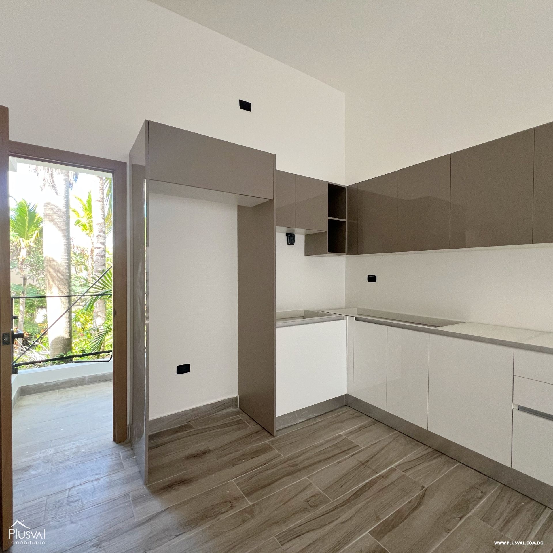 Apartamento de 3 habitaciones con balcón, parqueo y acceso a playa 400484