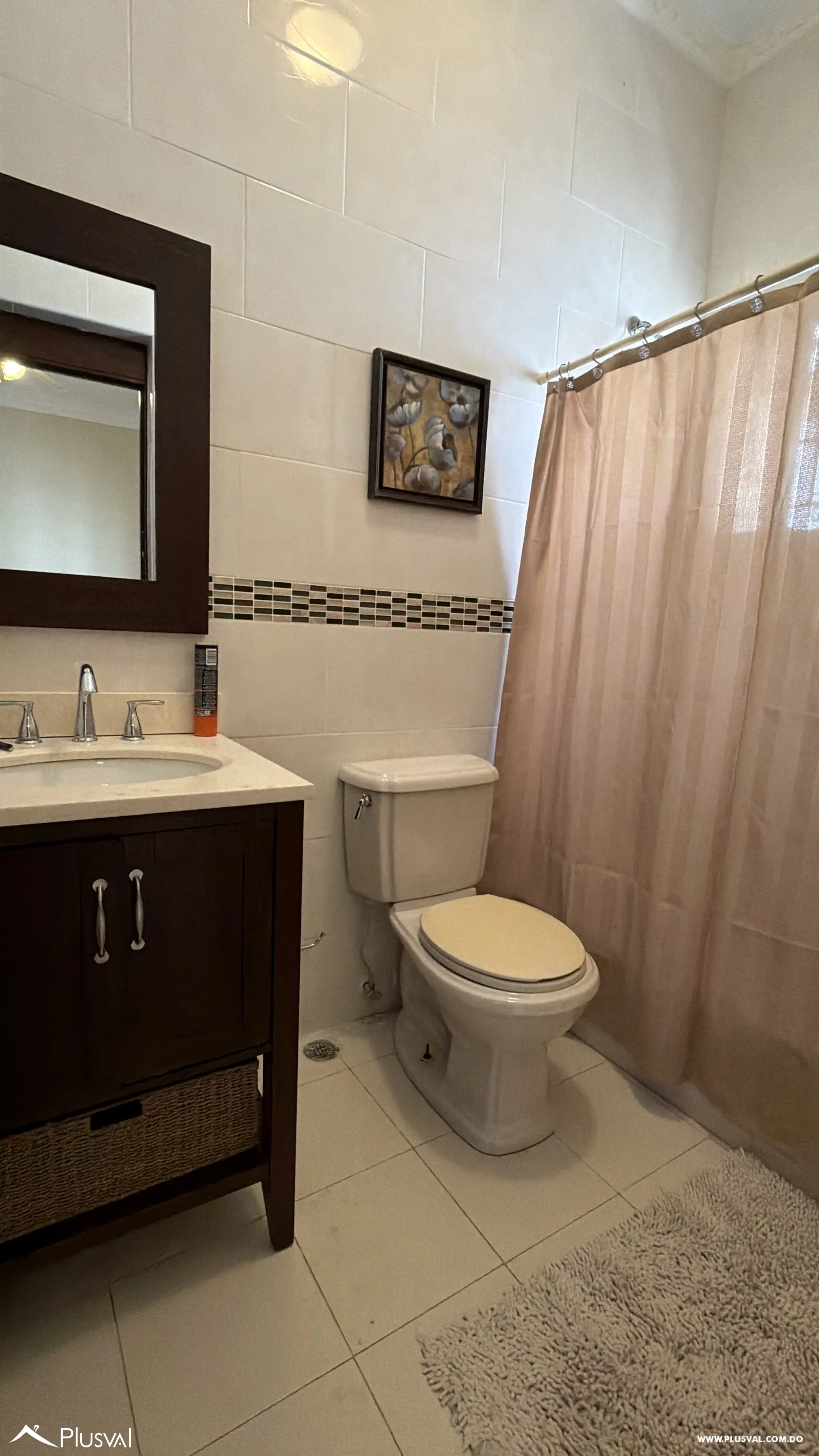 Casa de 3 Niveles con Piscina y Área Social en Juan Dolio 513200