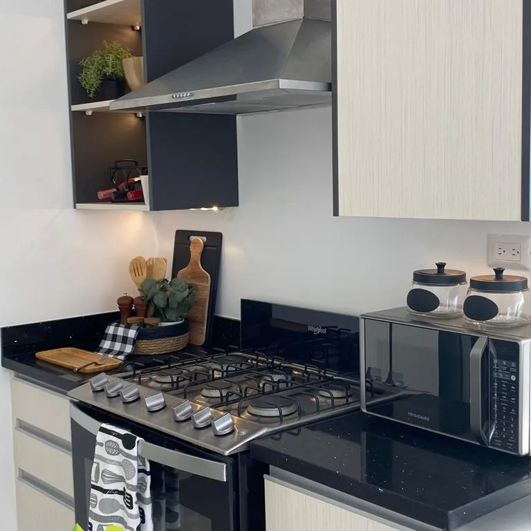 Amplio apartamento en venta con terraza y acceso a playa en Punta Cana Village 444527