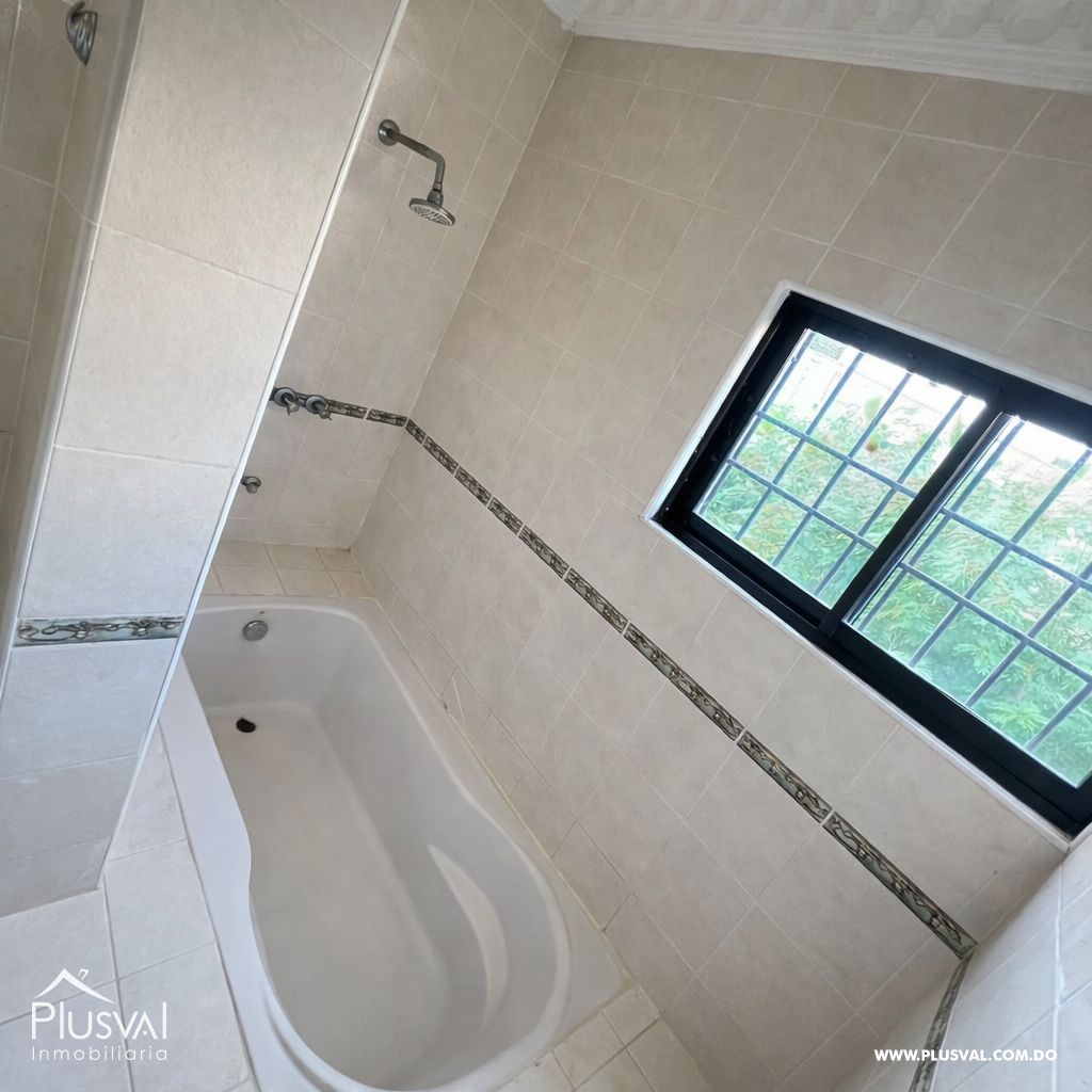 Casa moderna de 3 niveles con terraza y jacuzzi 487546