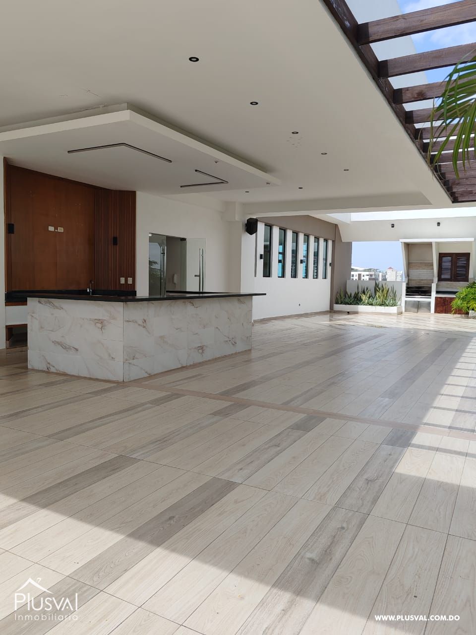 Apartamento con Terraza, Lujo y Comodidad en La Julia 444268