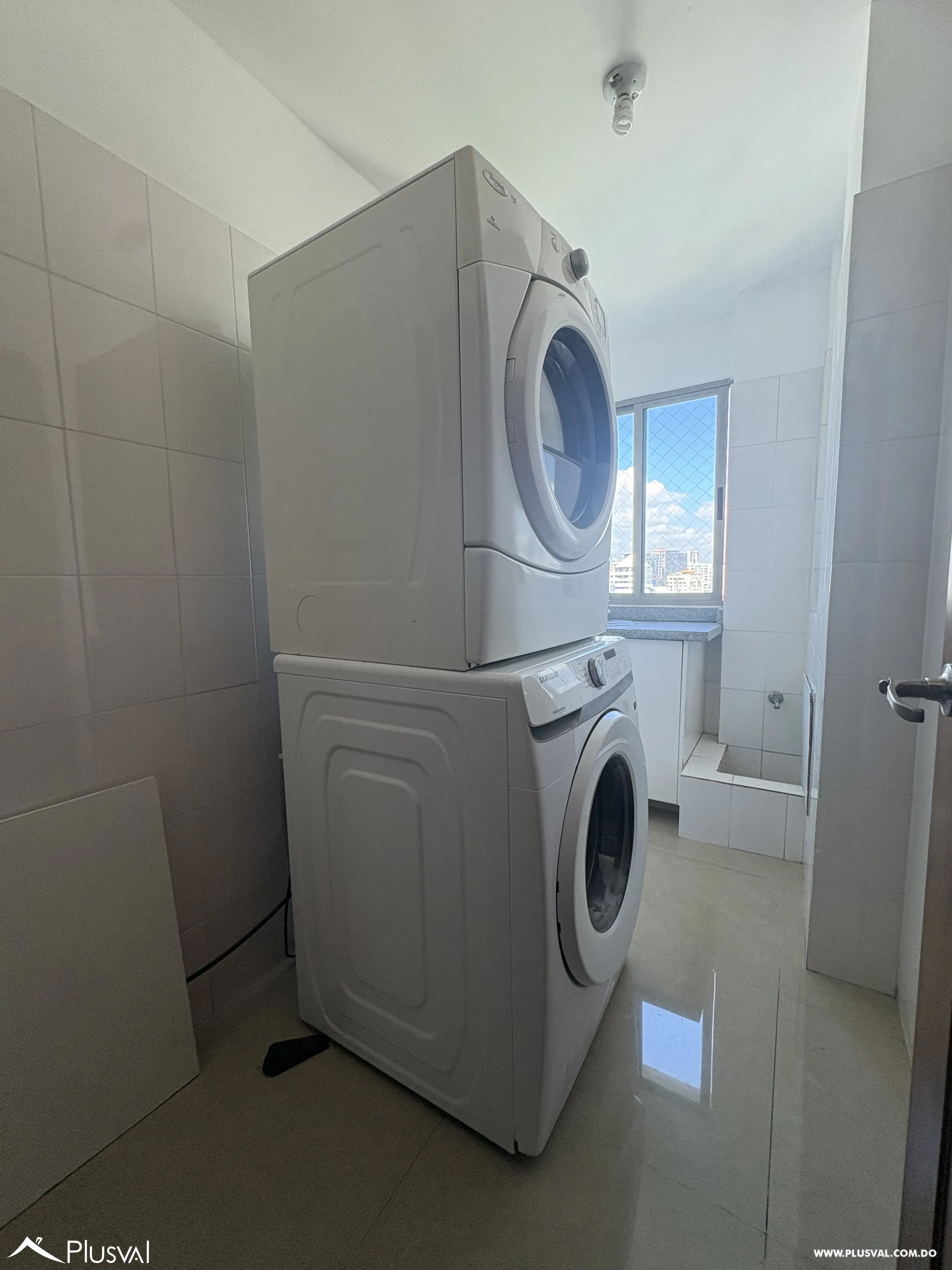 Apartamento en alquiler con 2 habitaciones y 2.5 baños, en El Vergel. 489228