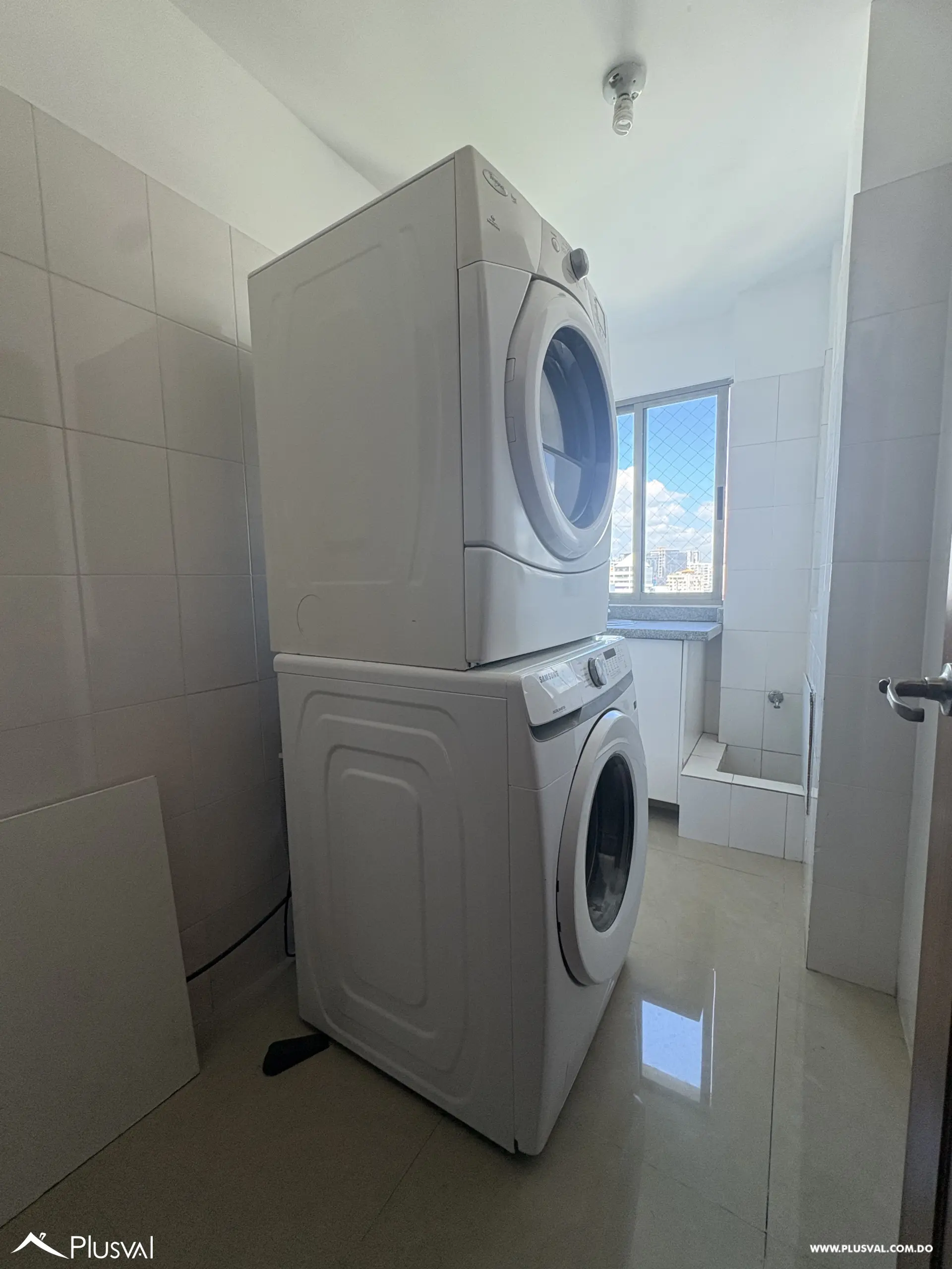 Apartamento en alquiler con 2 habitaciones y 2.5 baños, en El Vergel. 489228