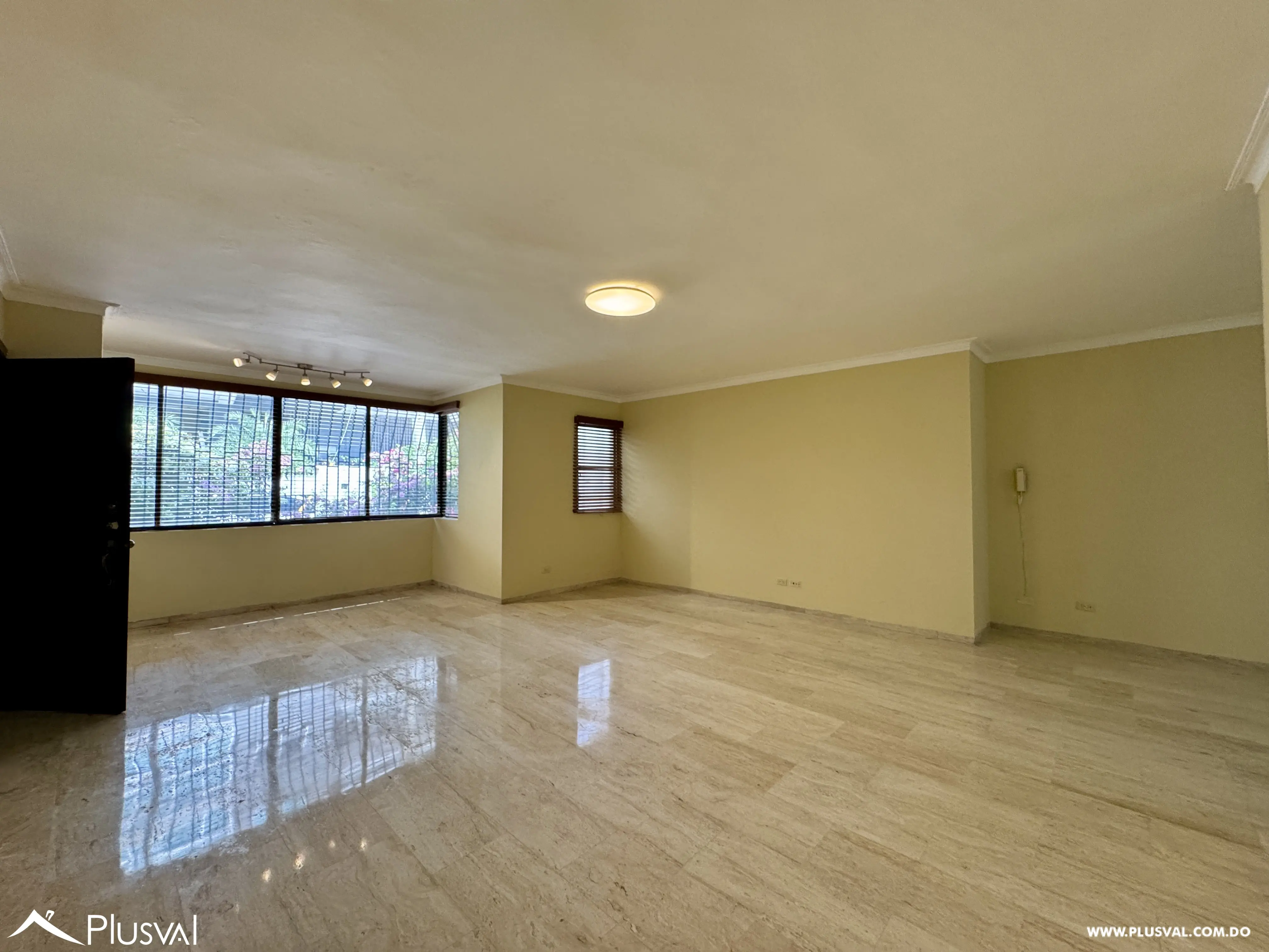 Apartamento en alquiler en Bella Vista con terraza y patio privado – 3 habitaciones y 173 m² 514380