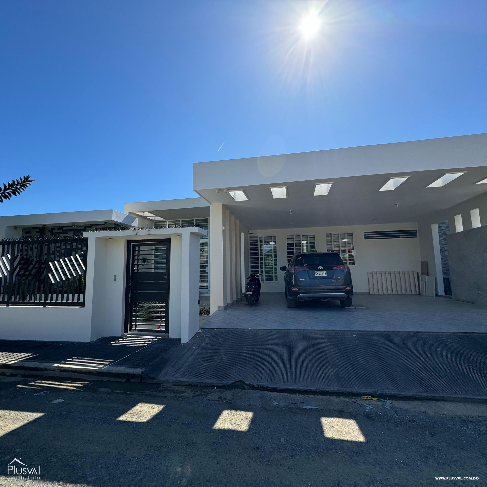 Casa con amplios espacios y moderno diseño en La Vega. 397693