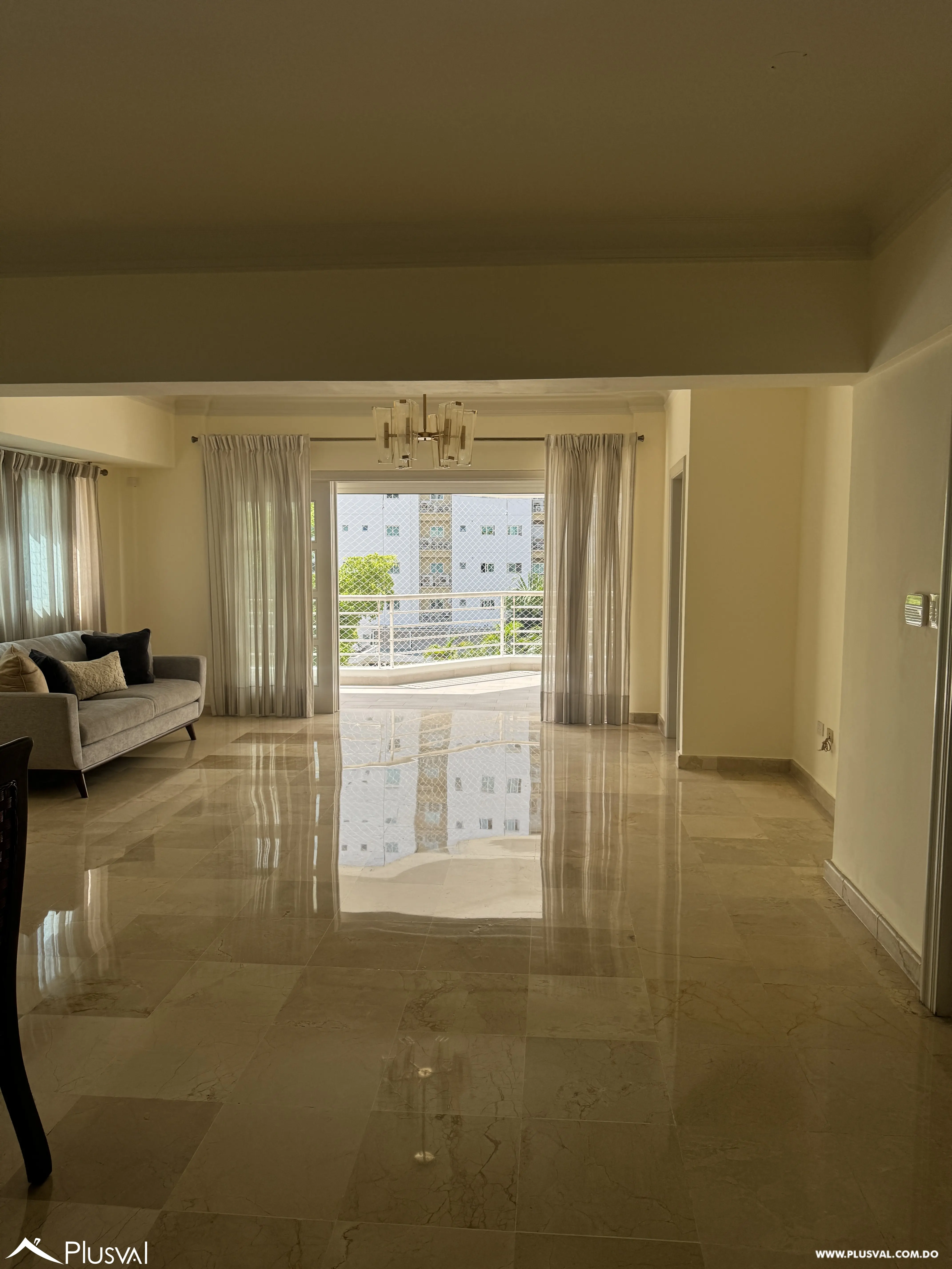 Apartamento en alquiler en Piantini de 3 habitaciones mas estudio 452299