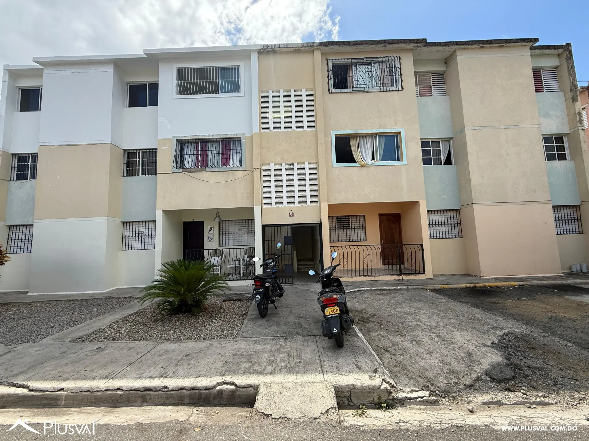 Apartamento tercer nivel en residencial para venta 464124