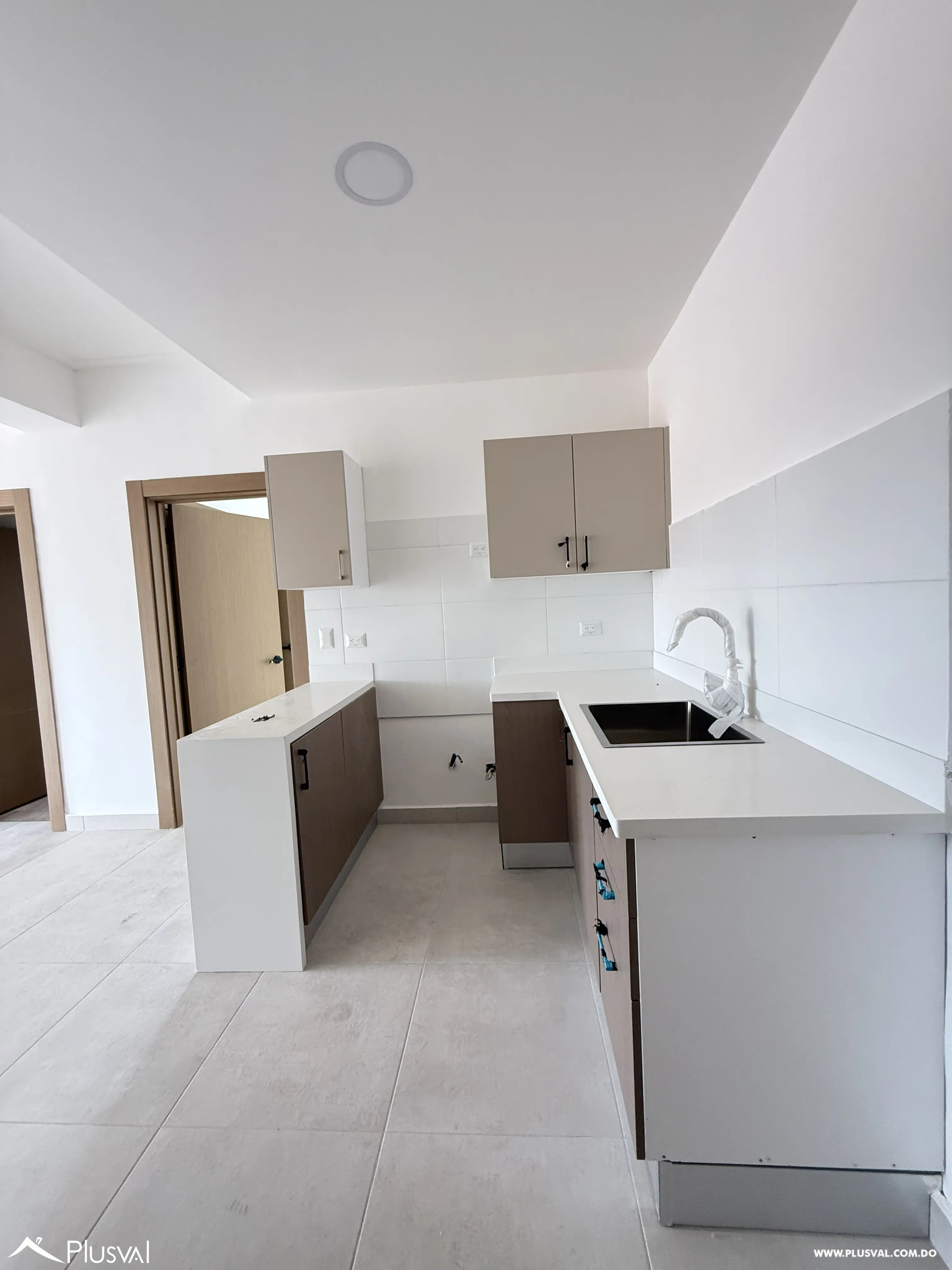 Apartamento en venta en Juan Dolio,  a 5 minutos de la playa.  Nuevo para estrenar. 485949