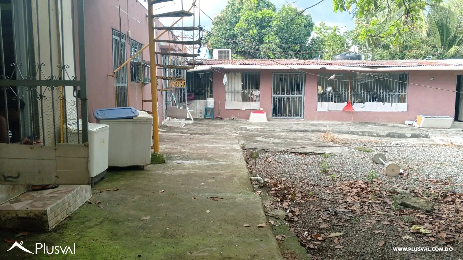 Casa con amplio terreno en Sol de Luz, ideal para uso comercial o desarrollo 499319