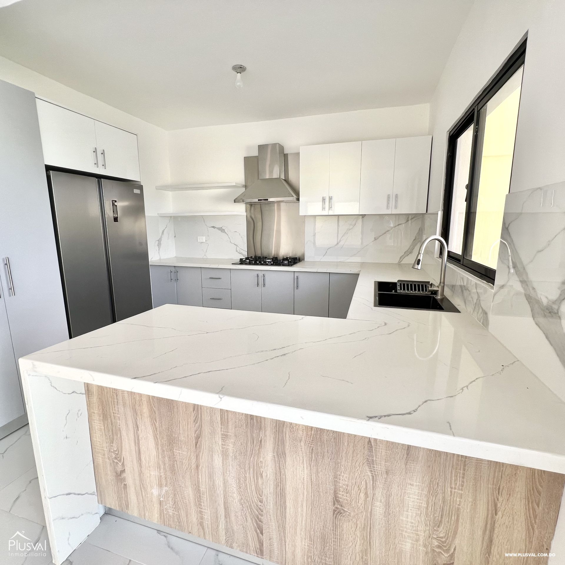 Venta de villa con patio y piscina 423507