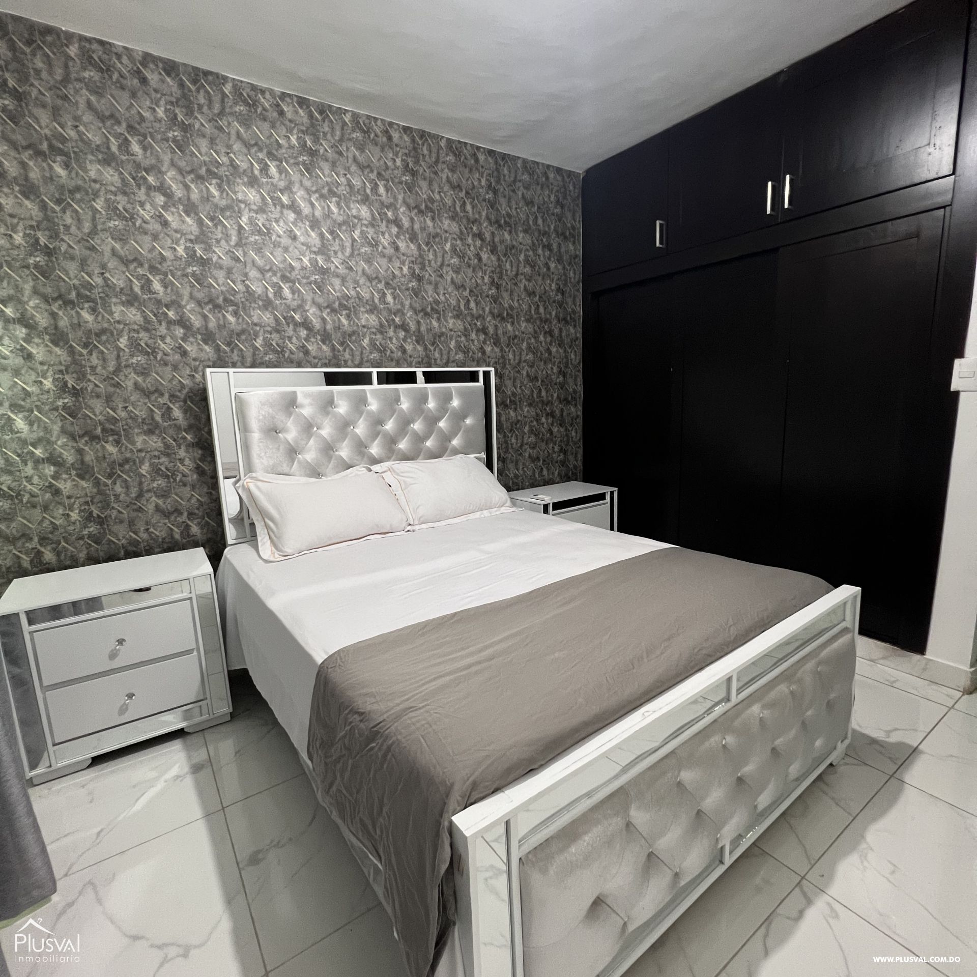 Amplio penthouse en venta en zona privilegiada de Santiago. 246020
