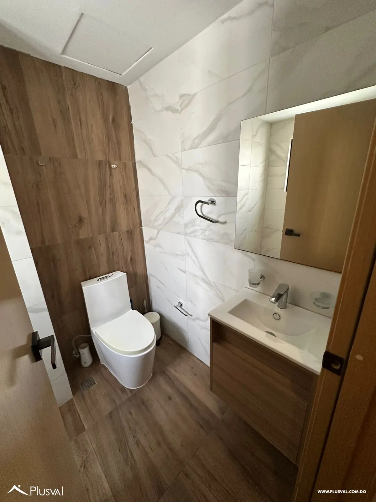 Amplio apartamento amueblado en piantini. 492080