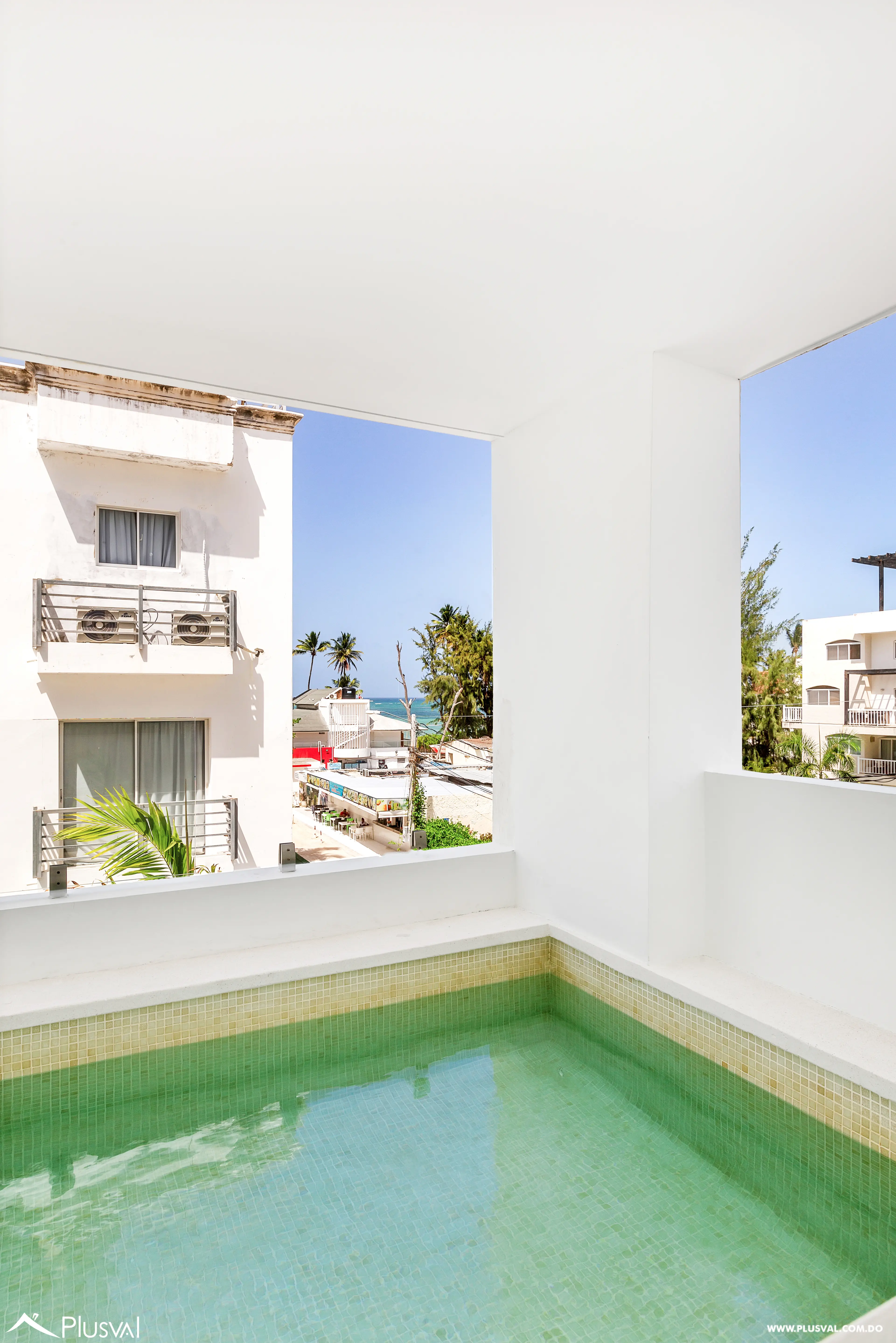 Apartamento frente al mar con terraza y jacuzzi privado en Los Corales, Bávaro 487752