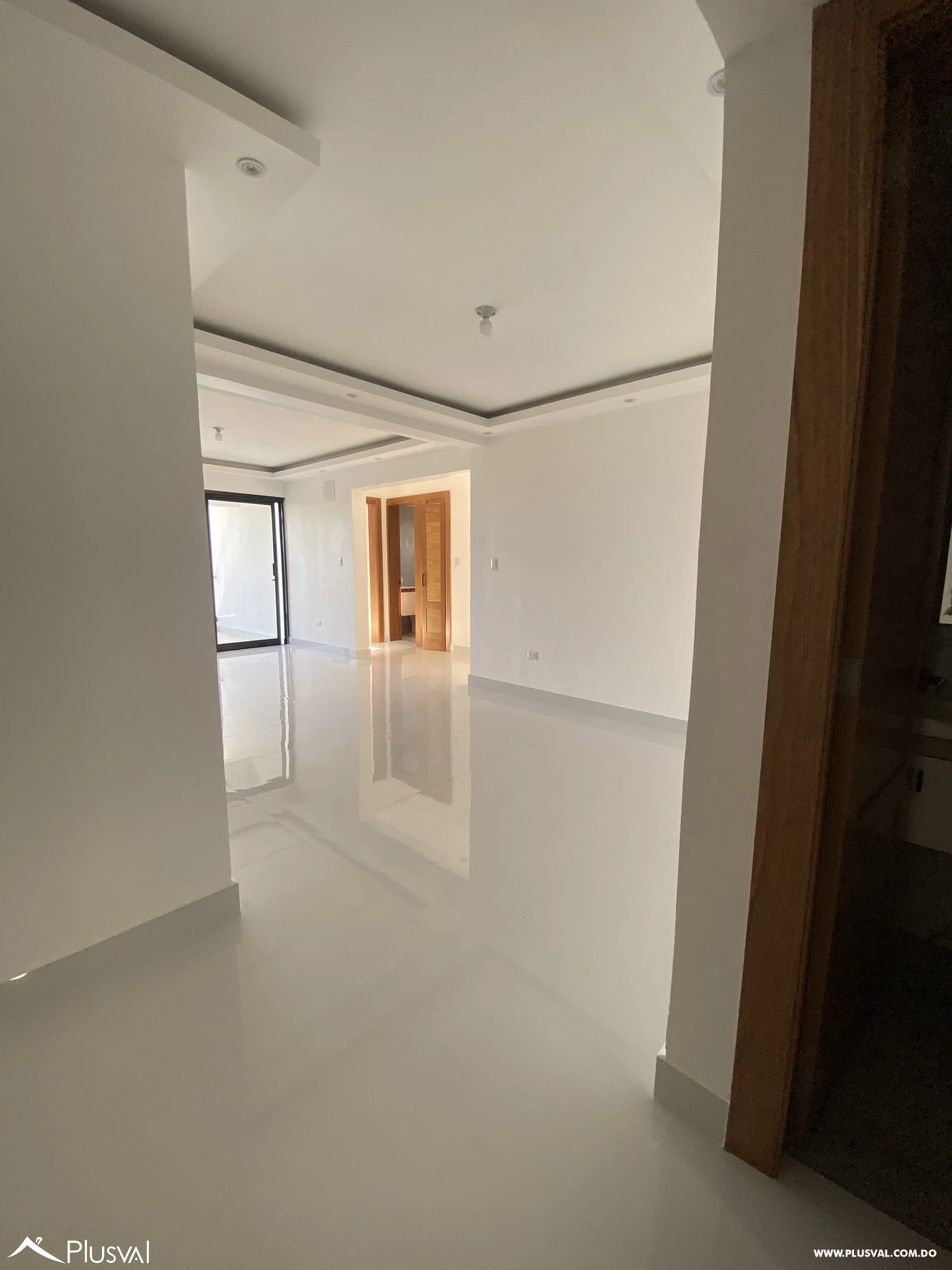 Apartamento en 4to nivel con ascensor, ubicado en una moderna torre próxima al Aeropuerto Internacional del Cibao, ideal para vivir o invertir. 518551