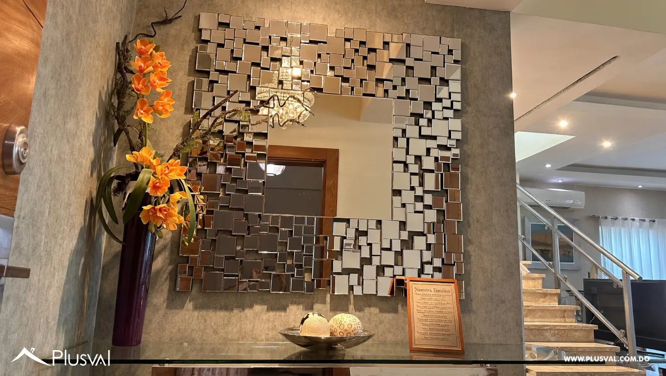 Apartamento dos niveles en Evaristo Morales 493335