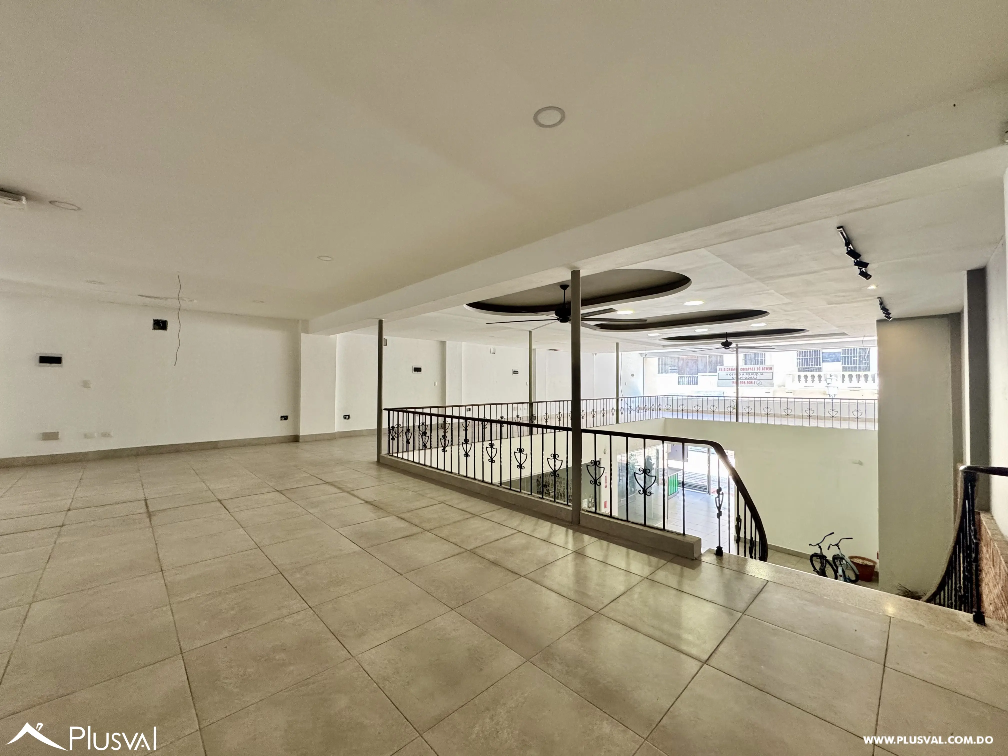 Alquilo Excelente Local Comercial - 2do Nivel en la Calle El Conde 504848